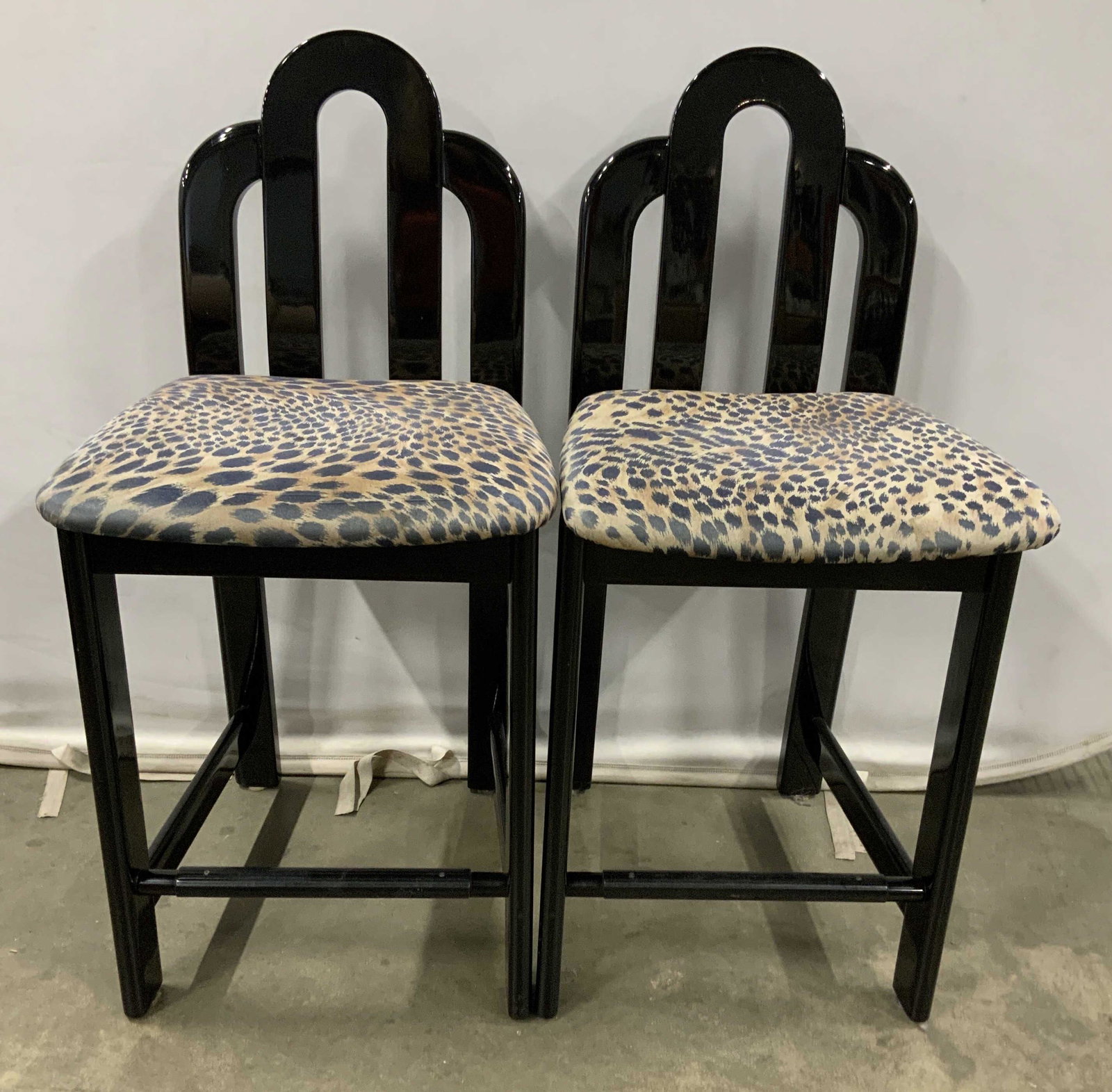 Pair Retro Italian Black Lacquer Bar Stools: Label underside for made in Italy, sold by TONON, USA, Upholstered seats, black lacquer wood frame, made in Italy retro design, each measures ht 38 inches, width 18 inches depth 18 inches,seat height 