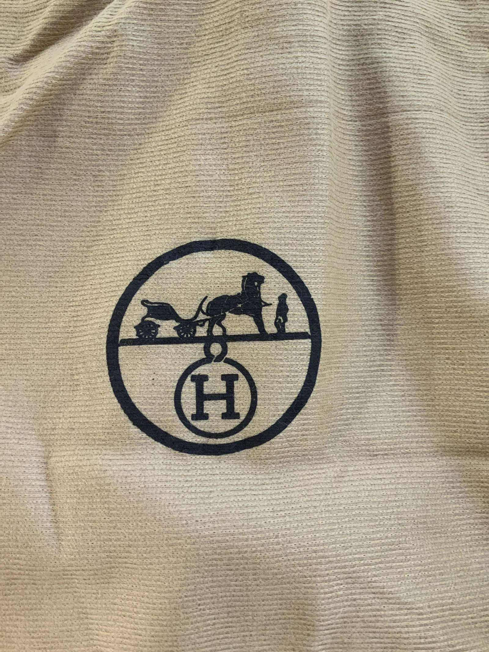Group Lot 22 of HERMÈS Felt Bags, France: French Lyxury Designer, HERMES, dust covers, protector Purse bags, sweater bags, fell, cotton, trademarked Hermès bags different size XP’s most app 18 inches square, property of New York City Apart
