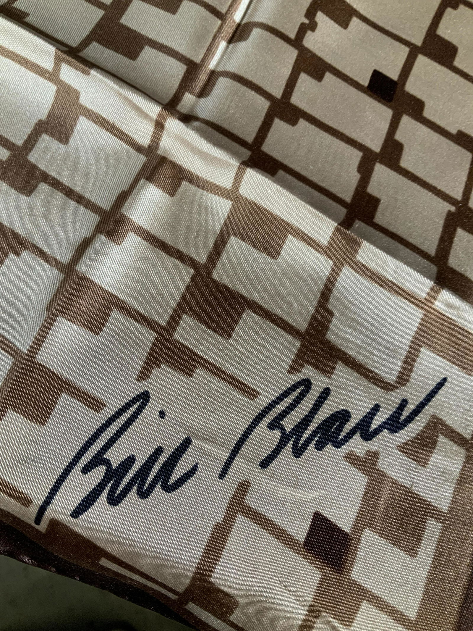 BILL BLASS Designed Silk Fashion Scarf: Head scarf, neck scarf, luxury retro fashion , vintage fashion accessory, ladies designer accessories, measures 22 inches square,