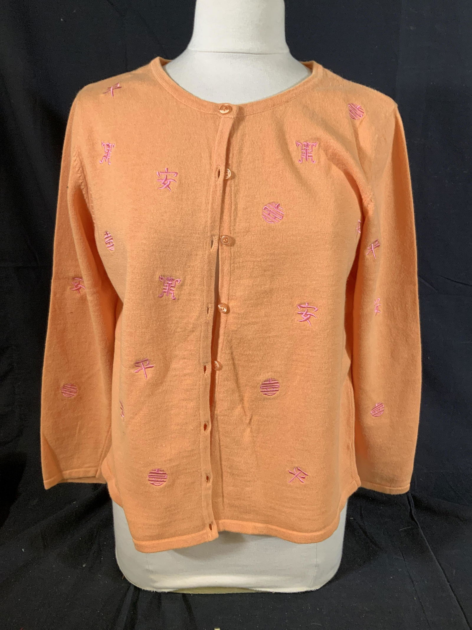 YI LIN Designer Cotton Sweater Button Up: Vintage orange cotton button sweater, with bright pink scattered design of Asian characters, size medium, vintage fashion, ladies fashion, wearables, cardigan, sweater,