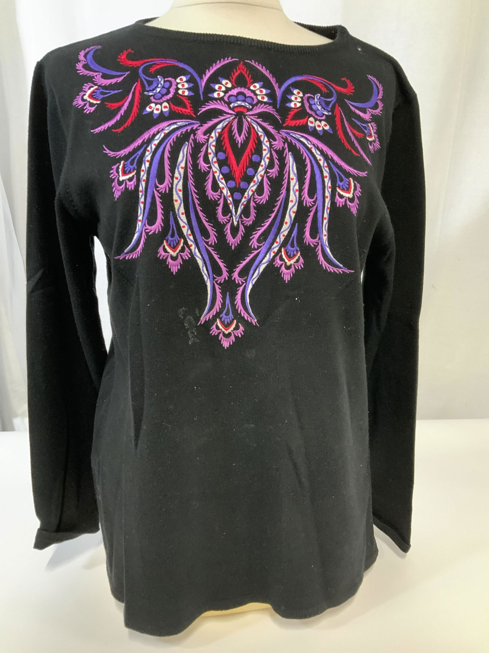 Bob Mackie Wearable Art Sweater: Pullover vintage sweater, black w embroidered design, vintage fashion, fits size medium, needs cleaning