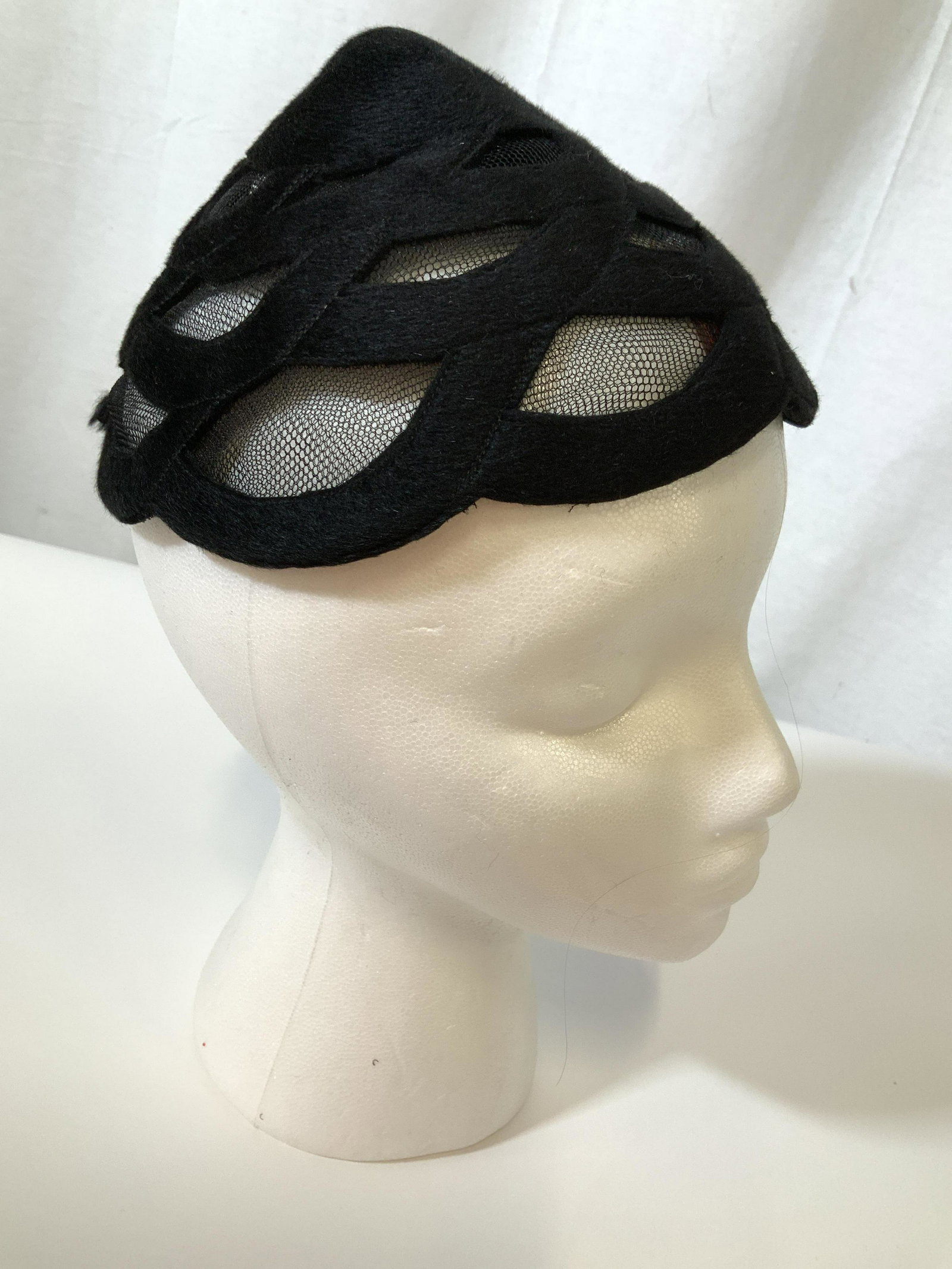 Vintage French Velvet Evening Hat, Splendide: Inside label splendide made in France, also label for Hattie Carnegie, vintage velvet and nett hat, accessory, evening wear,