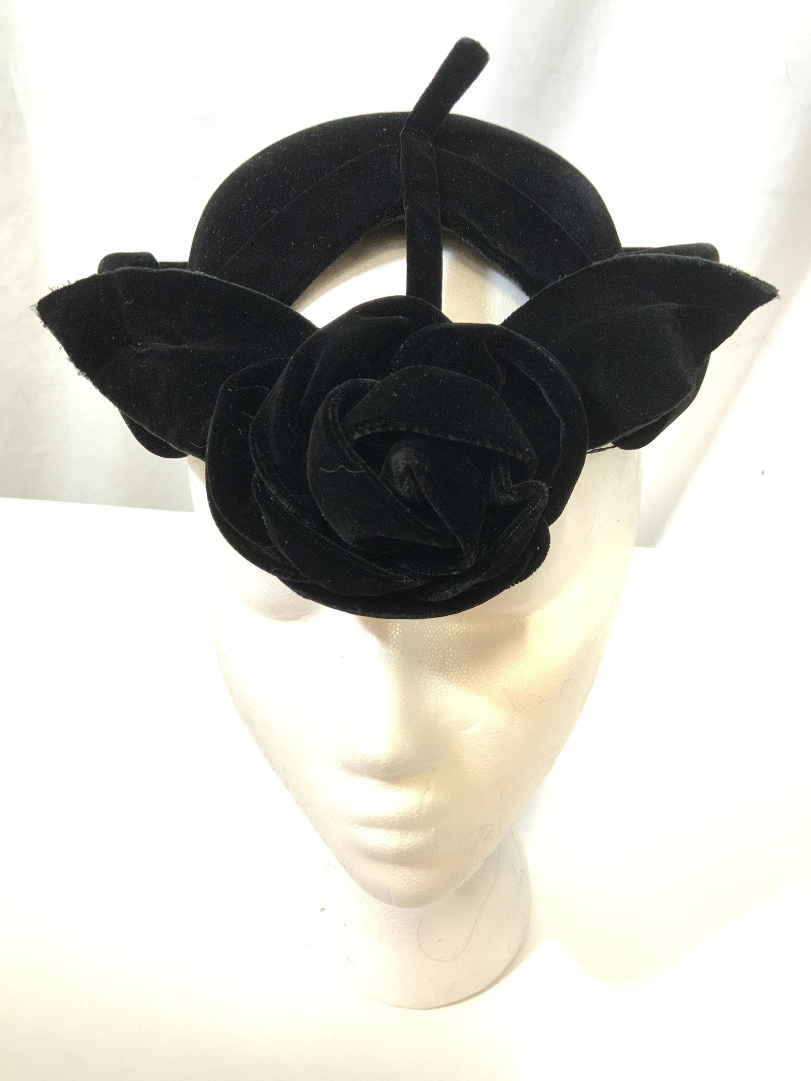 HATTIE CARNEGIE NEW YORK Velvet Hat: Evening hat, elegant luxury fashion accessory, collectible vintage hat, black velvet with black velvet rose accent, comes with Hattie Carnegie hat box, possibly hat never worn, very good condition, ha