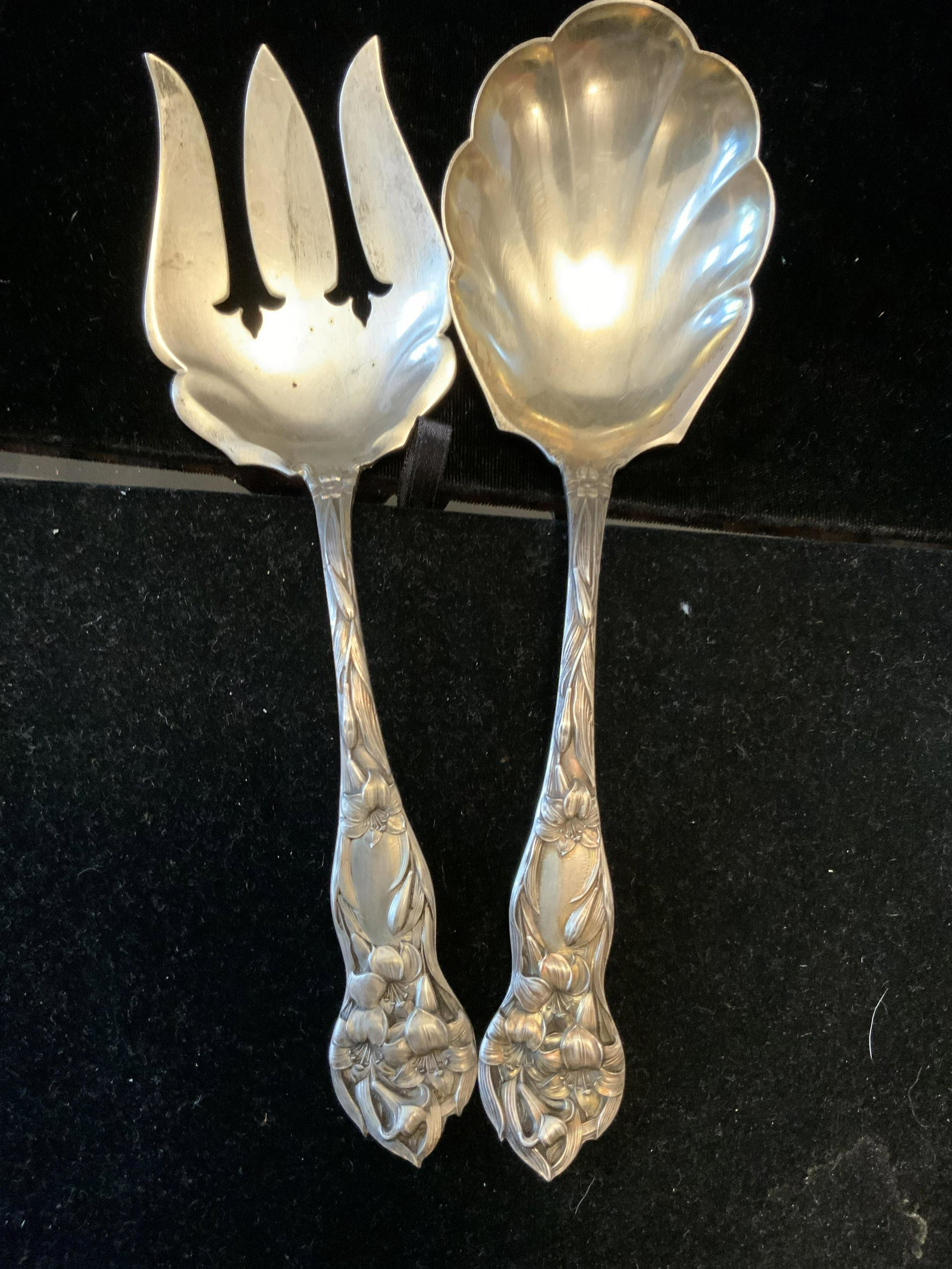 WATSON Sterling Silver LiLy Salad Serving Set 1902: 2 pieces all sterling, rare serving set, length app 9 inches , weight 6.88 Troy oz, Marked for Sterling Silver, Lily Pattern with art nouveau detailing sinuous lines on Lily florals vines and leaves s