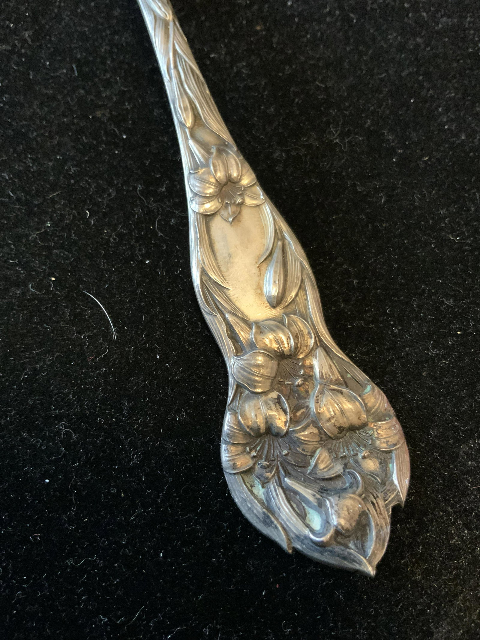 WATSON Sterling Silver Lily Pattern Pie Server: Antique Sterling, Art Nouveau Sterling Silver Pie Server, all Sterling measures length 10 inches width 3 inches, Rare Lily pattern 1902-1940, antique art nouveau, intricate relief pattern of lilies, v