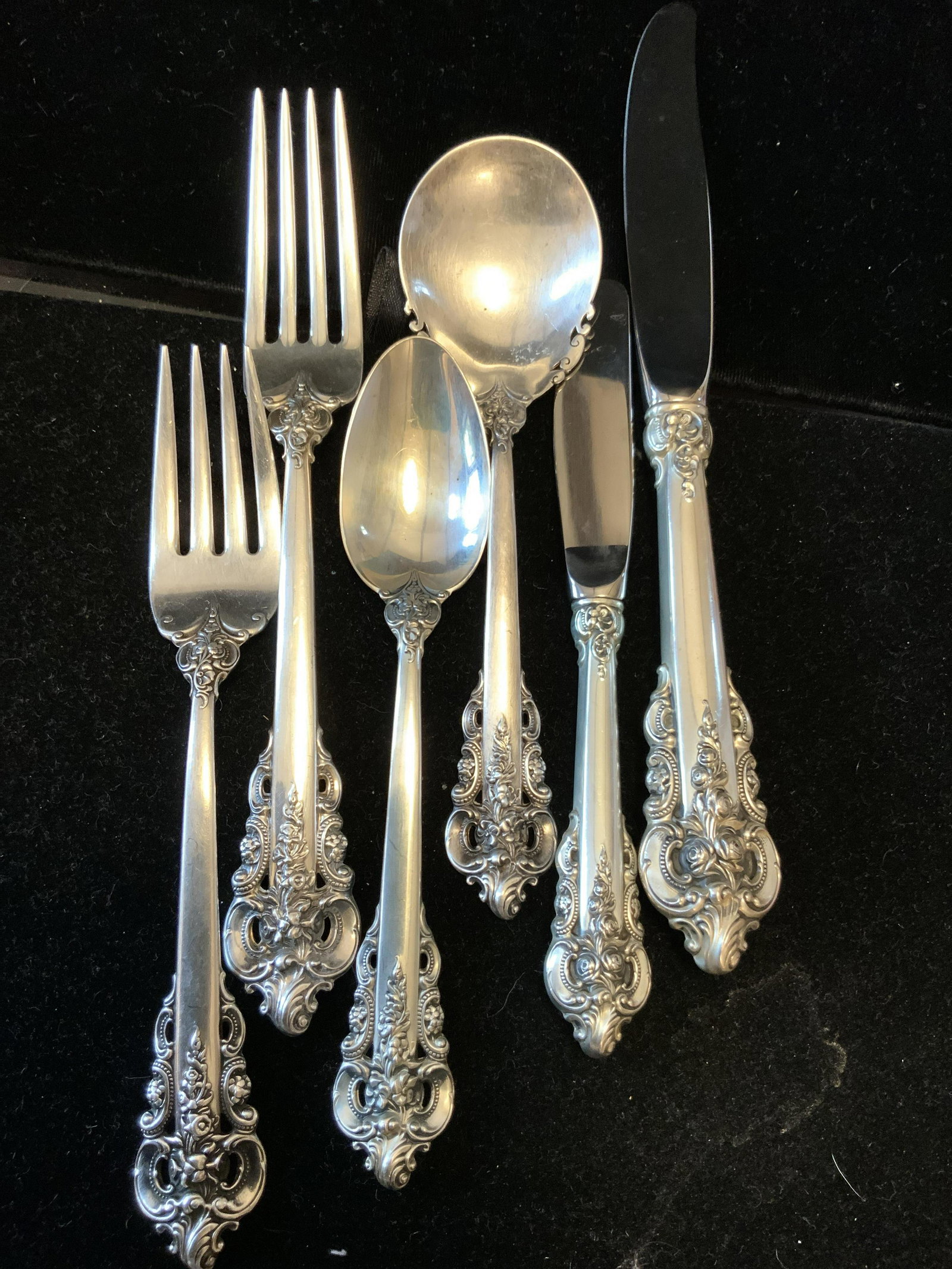 77 pcs WALLACE Grande BAROQUE STERLING Silver: Grande Baroque by Wallace Sterling Silver Flatware , design Grande Baroque by Wallace Sterling Silver Flatware Set, 6 piece place settings, in felt protective bags, each place setting includes Salad f