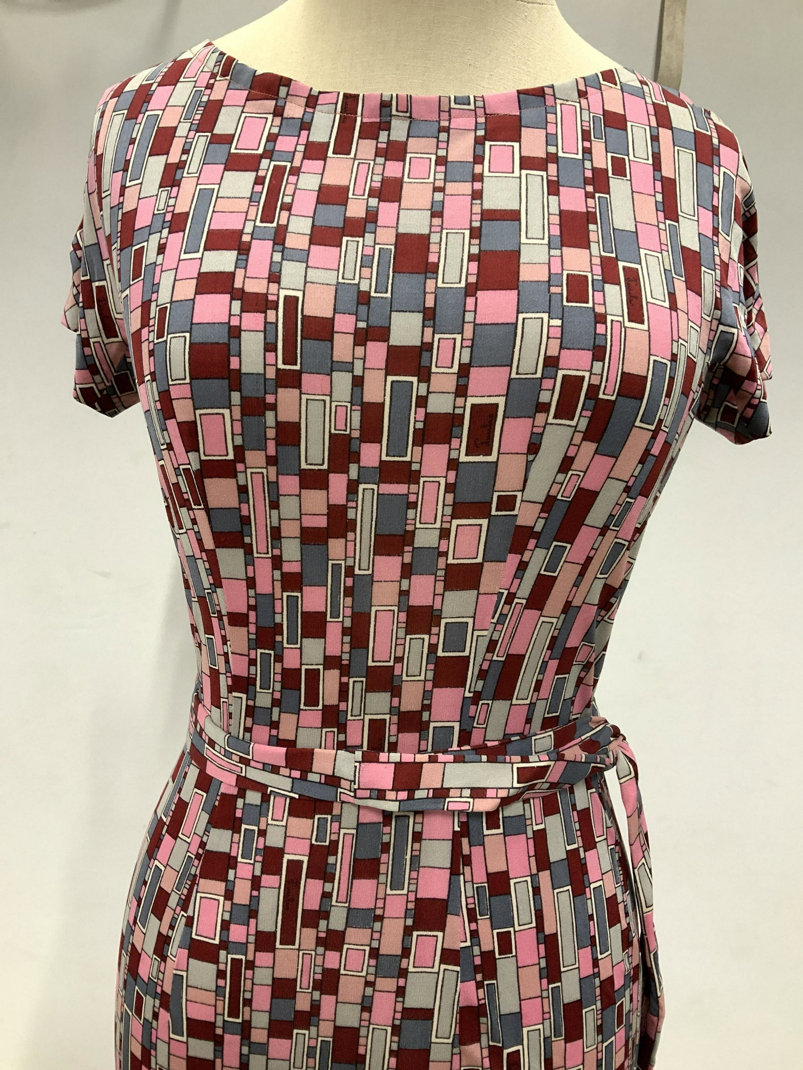 Vintage Geometric Print Dress Attr to Emilio Pucci: Vintage fitted dress possibly rayon, fabric has some stretchiness , fits size small, comes with fabric loop belt unattached, retro dress, vintage dress, possibly Emilio Pucci, no label on dress, prope
