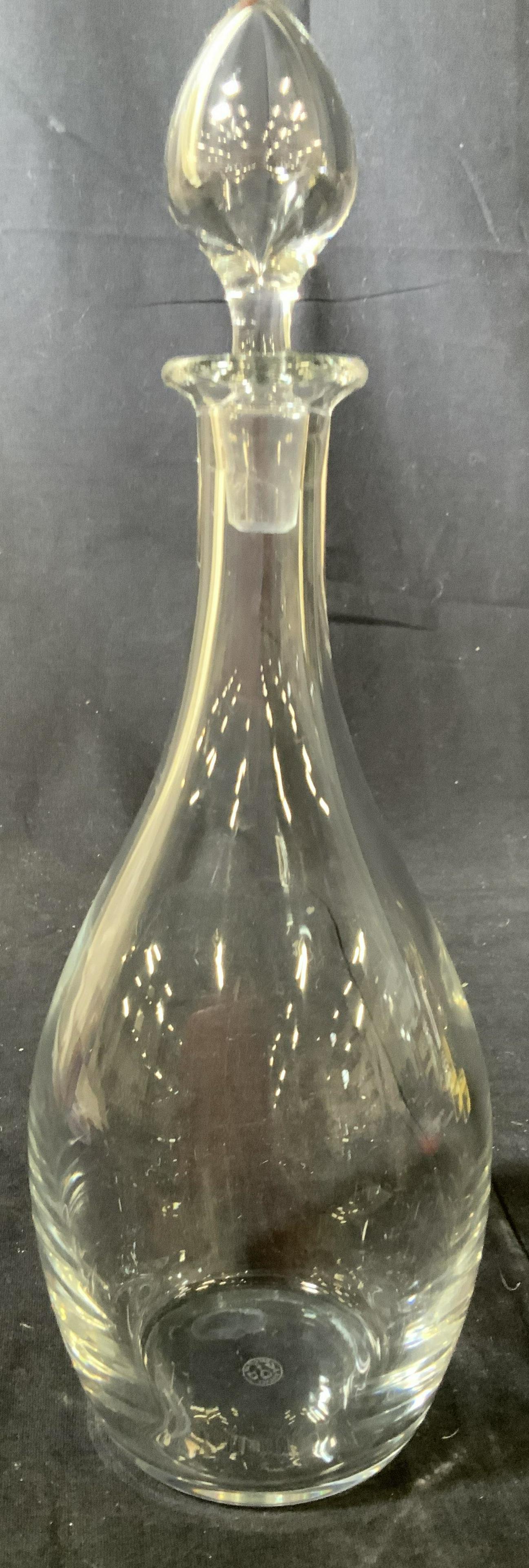 Baccarat Crystal Decanter, France: French crystal, luxury crystal signed for Baccarat, bar ware, table ware, decorative accessories, decanter measures app ht 13 inches diameter 4.5 inches, collectible French decorative arts