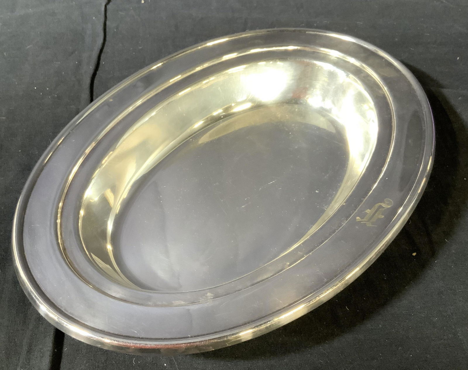Silver Plate Oval Platter, Made in USA: Silver plate serving bowl, platter, table ware, marked underside for EPNS, made in USA, bumble bee trademark , number 1124, trademark for Benedict Manufacturing Company silver, has engraved letter F o