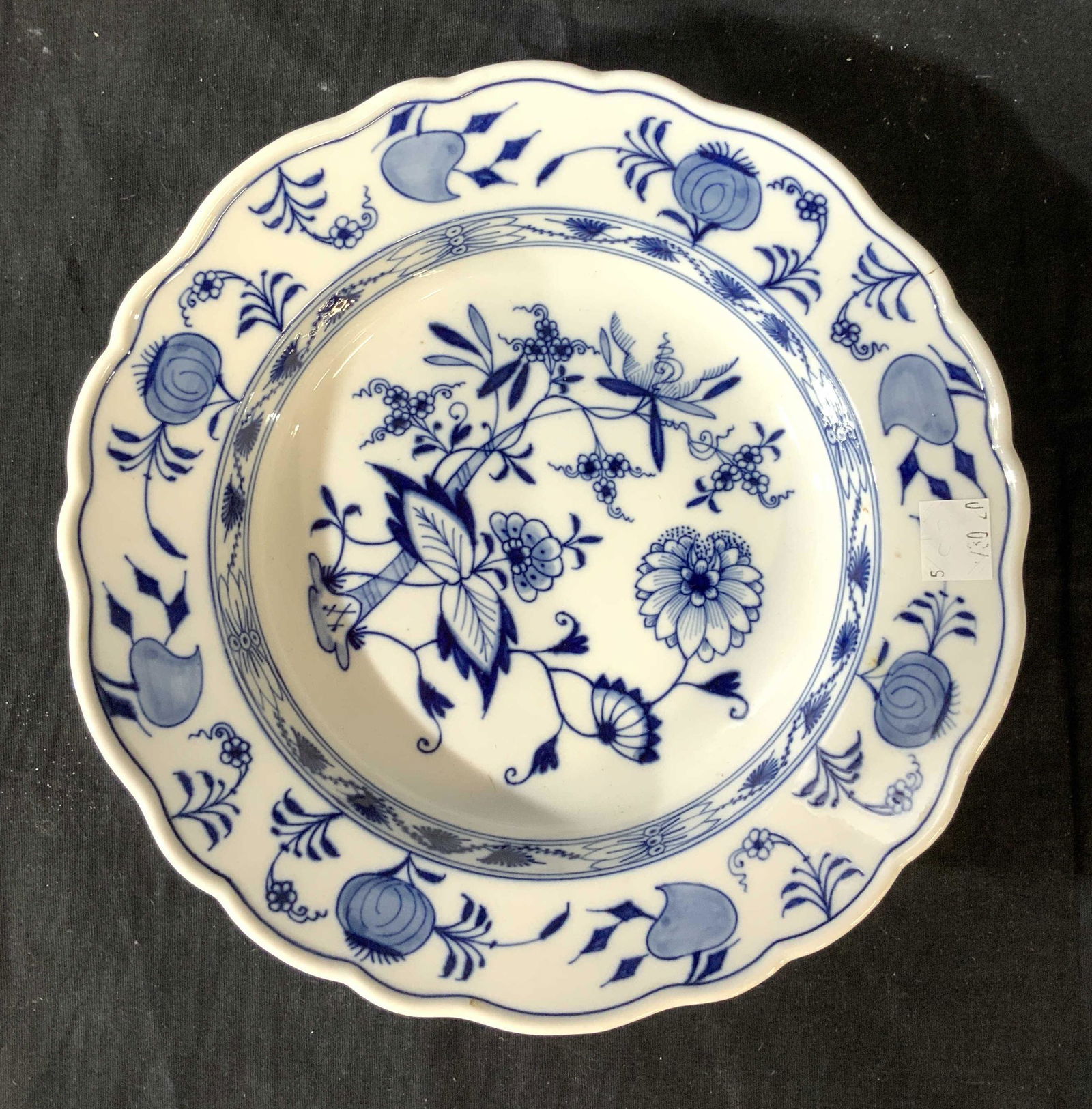Meissen Trademarked underside Porcelain Plate: Blue and white porcelain, collectible Meissen porcelain, painted crossed swords trademark on underside, plate measures app 9 inch diameter, plate, dish, platter, bowl, porcelain table ware