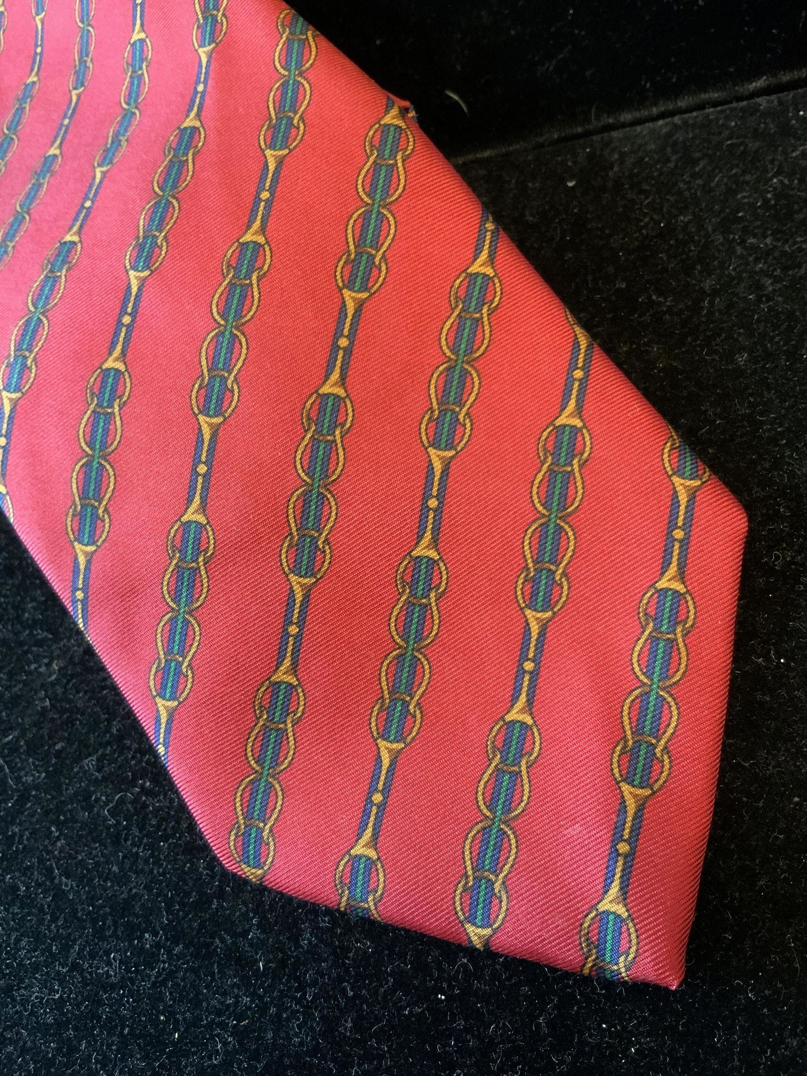 BURBERRY Designer Silk Neck Tie, England: Luxury fashion designer Burberry silk tie, neck tie, neck wear, fashion accessory, made in England, all silk Tie