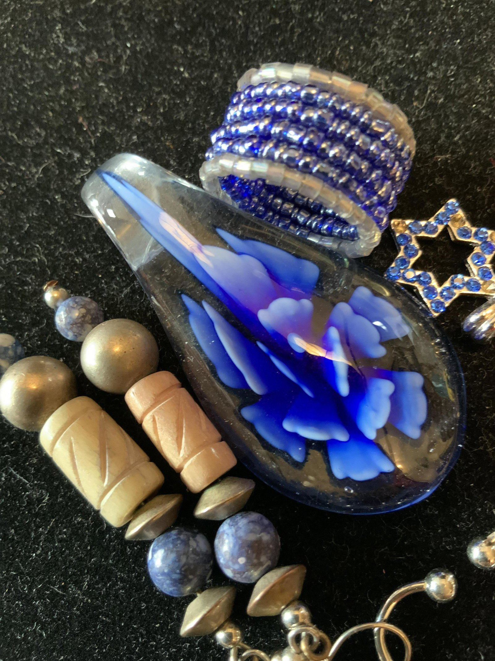 Group jewelry Bits coins, crafts: Jewelry project lot, pieces, beads, pendant, ring, earrings, single earrings, pendants, bull dog tie pins, key chain, stones, and more, flag pin