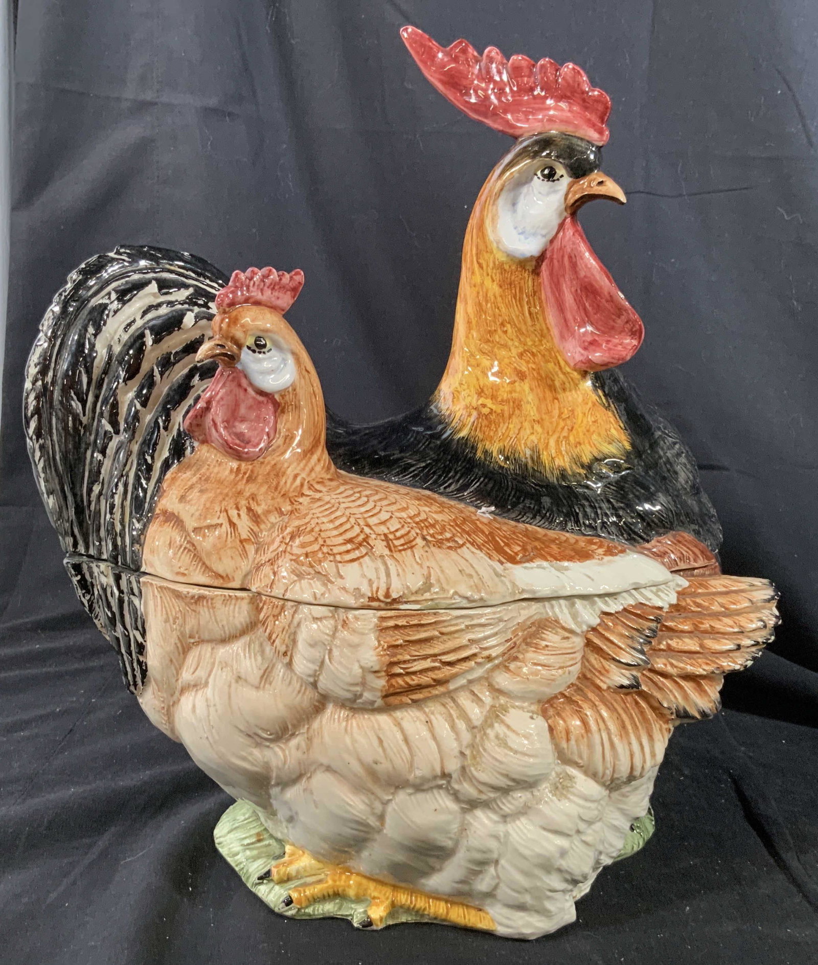 Ceramic Rooster Chicken Form Tureen: Glazed ceramic porcelain, tureen, soup tureen, festive table ware, lidded bowl with ladle, measures ht 15 inches, width 13 inches depth 11 inches, ladle has small rim chip