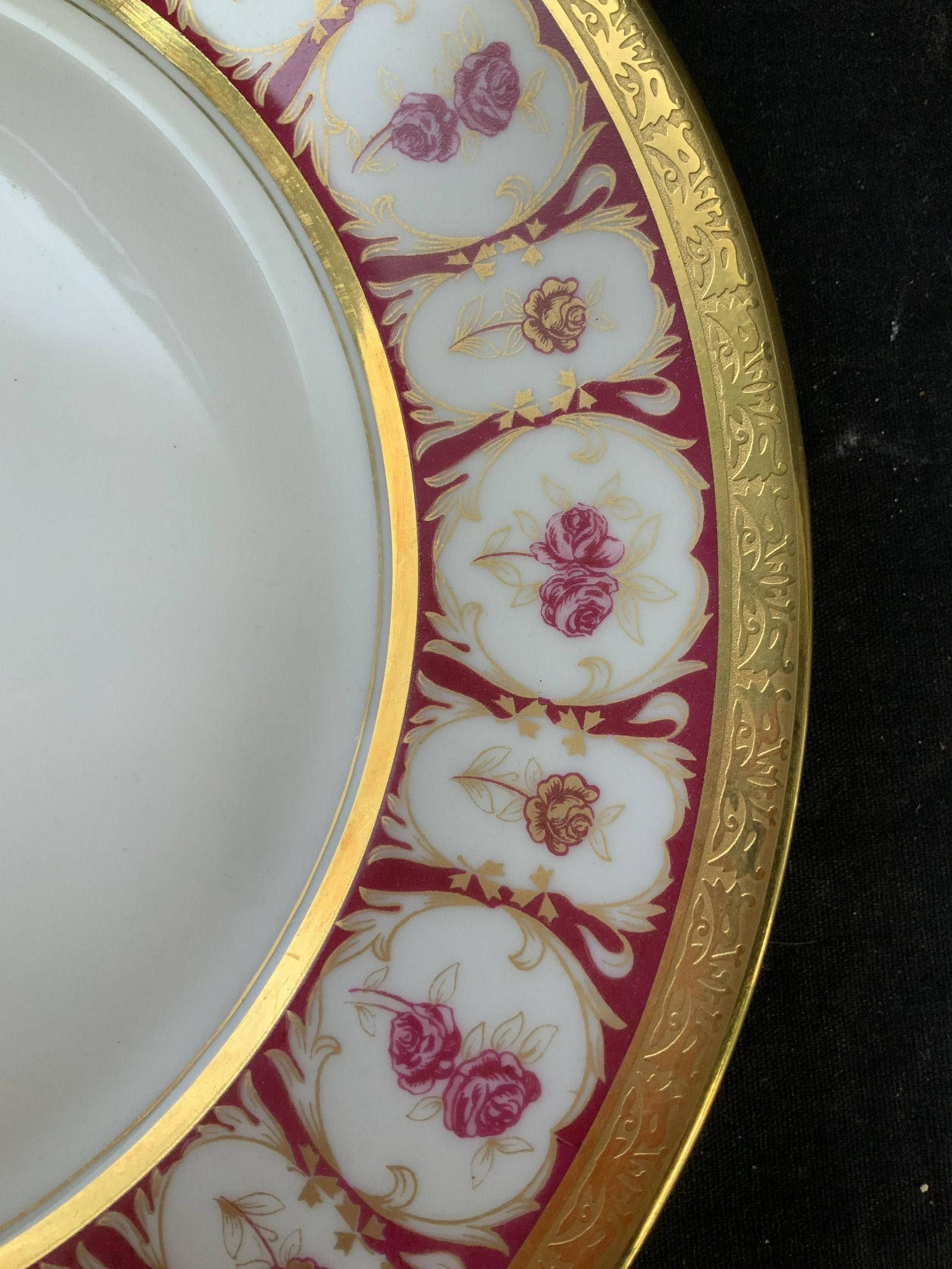Limoges Haviland Porcelain Plate: Luxury porcelain table ware, other writing underside illegible, plate platter, dessert plate measures diameter app 10 inches, gilded accents