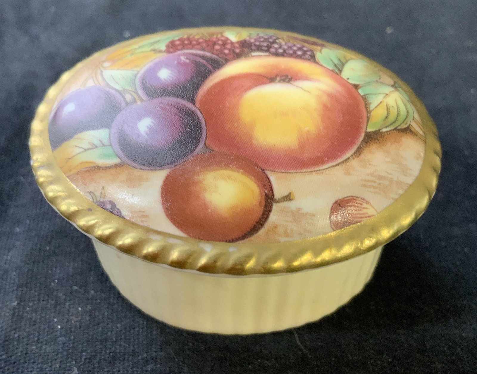 AYNSLY porcelain Pill Box, England: Fine bone China, made in England, collectible pill box, decorative object, with painted fruit motif on lid, gold accents