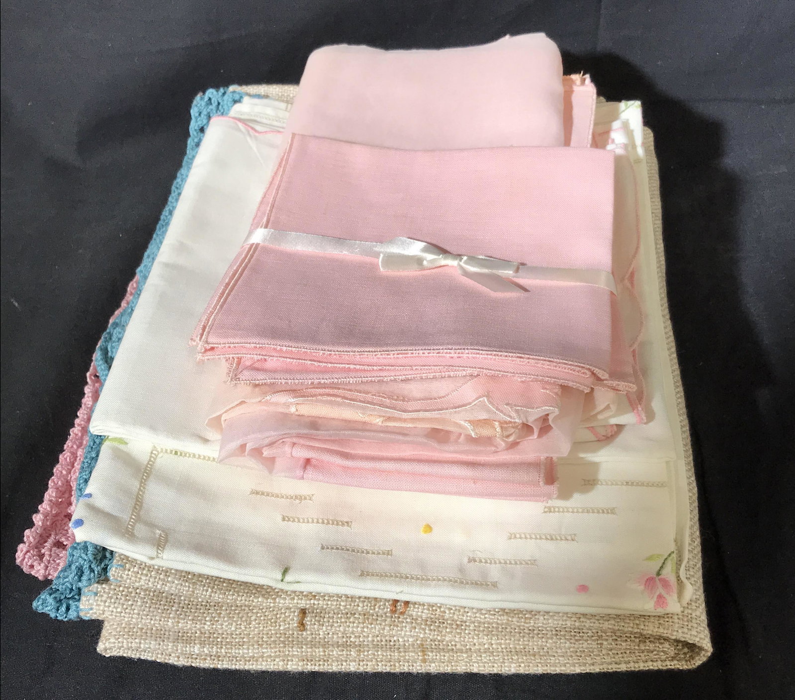 Collection Vintage Table Linens: Collection vintage table linens, lot 9 pieces, Vintage linens, vintage table linens, collectible vintage linens, collectibles, all have been starched pressed cleaned and ironed, designs include lace e