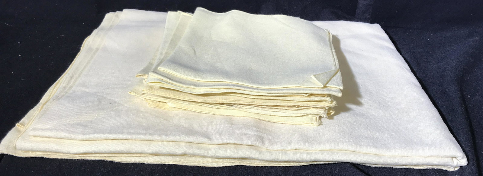 Collection Vintage Table Linens: Collection vintage table linens, lot 13 pieces, Vintage linens, vintage table linens, collectible vintage linens, collectibles, all have been starched pressed cleaned and ironed, designs include lace 