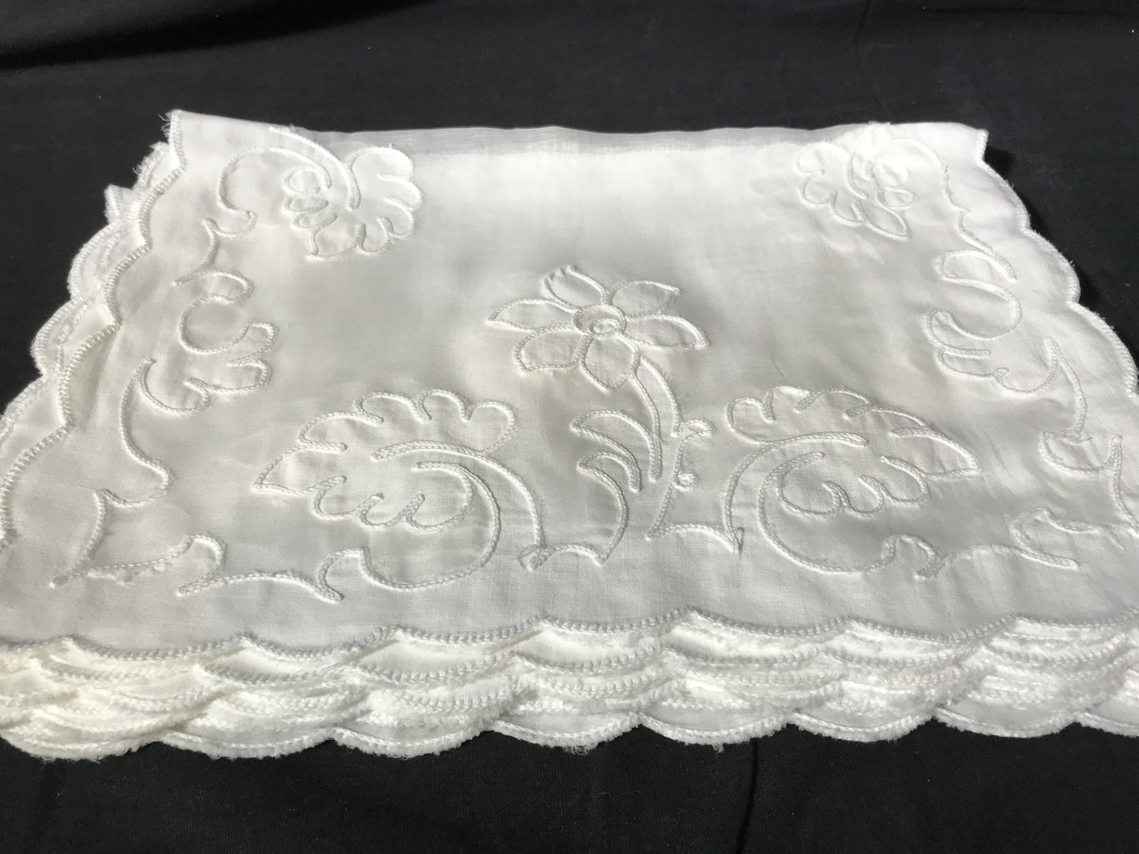 Collection Vintage Table Linens: Collection vintage table linens, lot 16 pieces, Vintage linens, vintage table linens, collectible vintage linens, collectibles, all have been starched pressed cleaned and ironed, designs include lace 