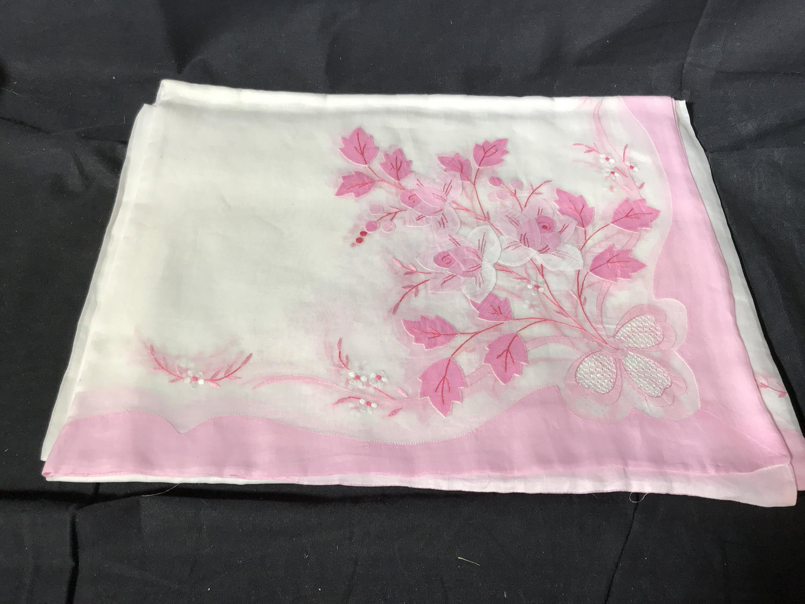 Collection Vintage Table Linens: Collection vintage table linens, lot 13 pieces, Vintage linens, vintage table linens, collectible vintage linens, collectibles, all have been starched pressed cleaned and ironed, napkins and table clo