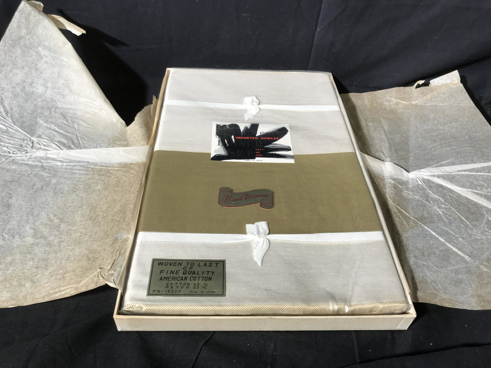 Vintage Dinning Cloth Set Unopened in Package: Vintage Dinning cloth set unopened in package, table clothe and napkins, Vintage linens, vintage table linens, collectible vintage linens, collectibles, all have been starched pressed cleaned and iron