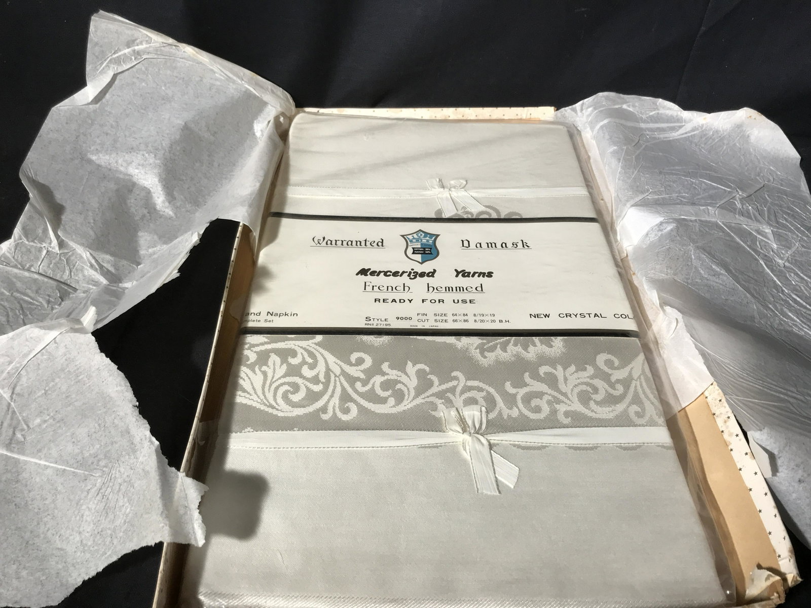Vintage Dinning Cloth Set Unopened In Package: Vintage Dinning cloth set unopened in package, table clothe and napkins, Vintage linens, vintage table linens, collectible vintage linens, collectibles, all have been starched pressed cleaned and iron