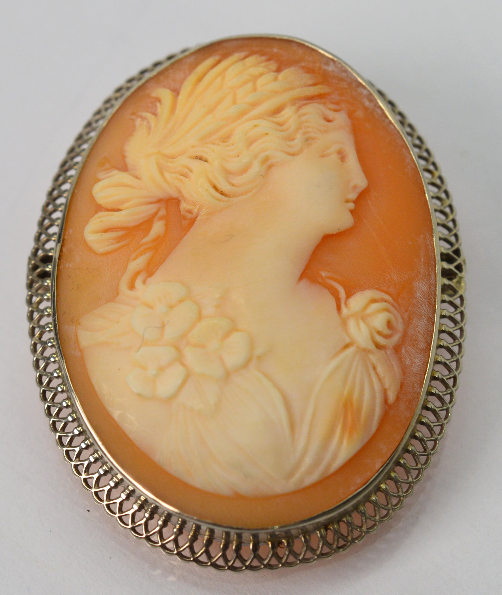 Antique Carved Shell Cameo 14 K White Gold Brooch: Antique Carved Shell Cameo 14 Karat White Gold Brooch Pendant. 1-3/4 x 1-3/8 inch oval. A beautiful crafted 14k white gold frame encircles this beautifully shell carved cameo portrait with peach hue t
