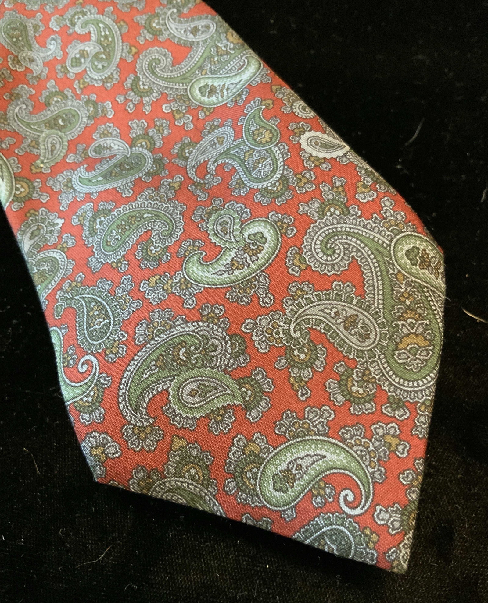 Givenchy Designer Silk Neck Tie: Fashion accessory, luxury designer Neck wear, made in Italy, label for Givenchy Gentleman Paris, fashion silk Tie
