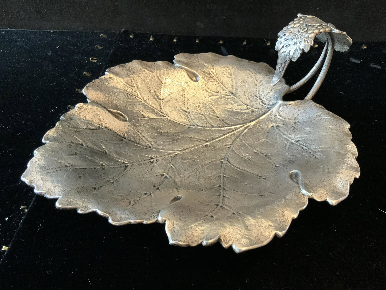 Bucellati Style Vine Sterling Silver Leaf Dish: Sterling Silver naturalistic shaped leaf plate with intricately etched Veining Design on large grape vine style leaf, curled handle has Repousse and chased leaf and grape scrolling form, possibly anti