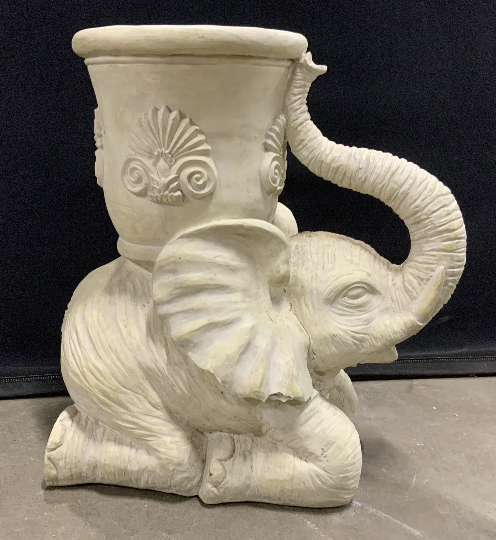 SAMACO Ceramic Elephant Planter Statuary: Garden ornament, garden statuary, garden decor, kneeling elephant form with decorate pot on top, one piece, measures ht 18 inches length 19 inches depth 11 inches, decorative objects, decorative acces
