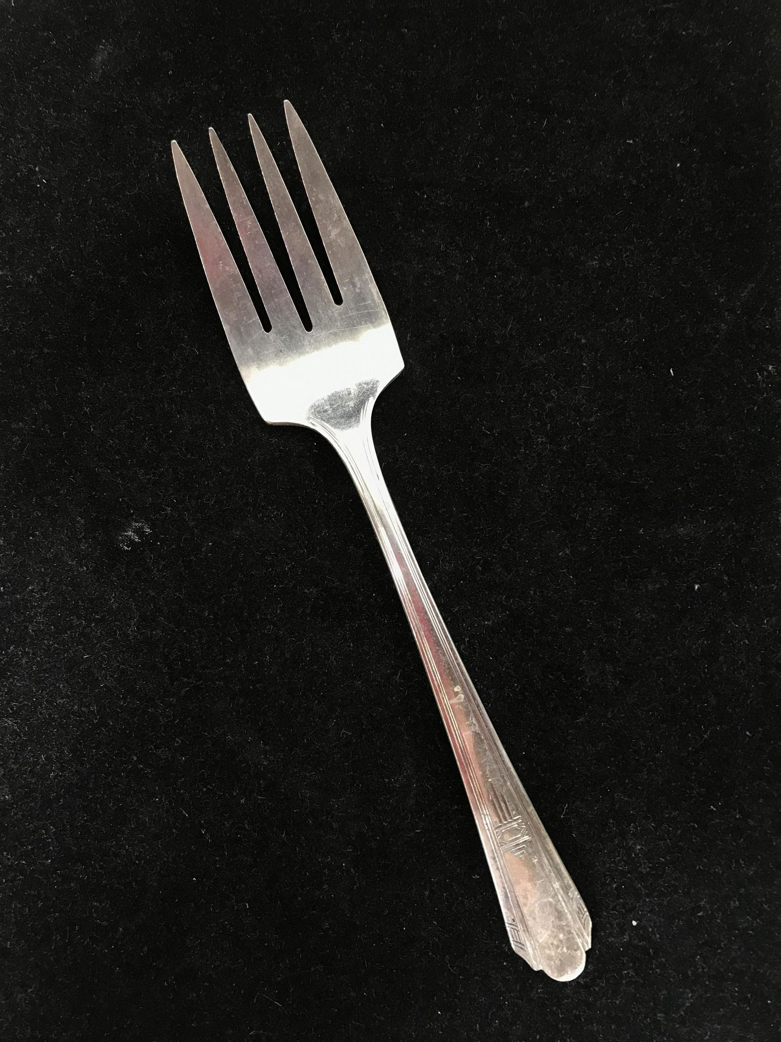 Antique WM A ROGERS Silver Serving Fork: Antique Silver Serving Fork. Under side reads WM A ROGERS, ONEIA LTD. The piece measures approx 8 inches long, 1.5 inches W, weighs 1.68 Troy ounces. hostess serving piece, specialty silver serving pi