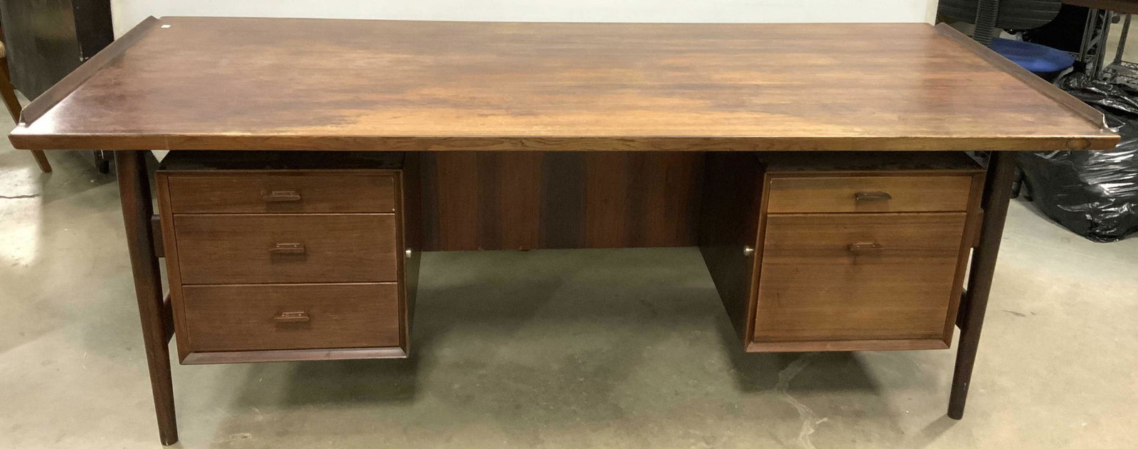Arne Vodder for SIBAST MCM Executive desk: Signed with plaque and original label, mid century modern, vintage desk designed by Arne Vodder for Denmark manufacturer SIBAST, made in Denmark, mid century modern, danish mid century modern, this pi