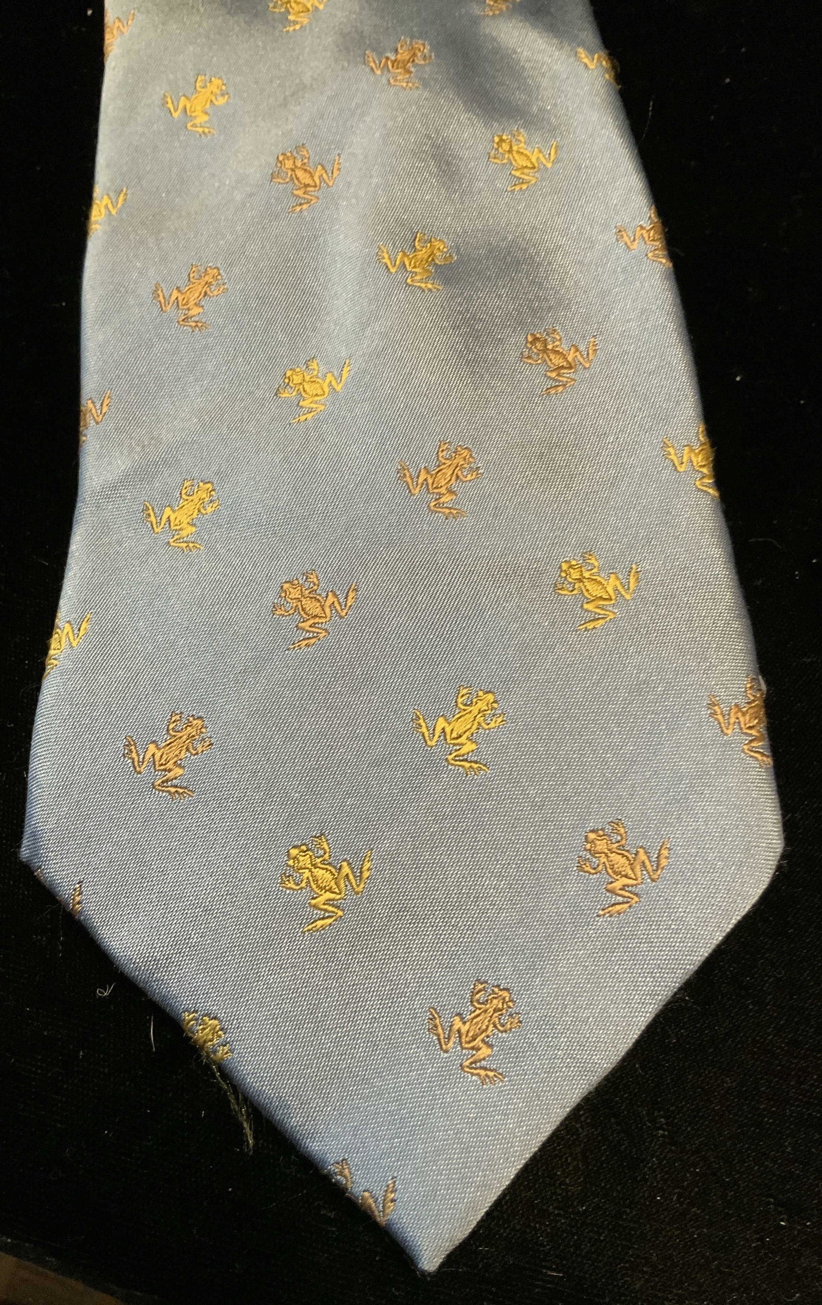 DUNHILL luxury Designer Silk Tie, England: English silk neck tie, luxury fashion accessory, men’s luxury fashion, English silk necktie, whimsical frog pattern