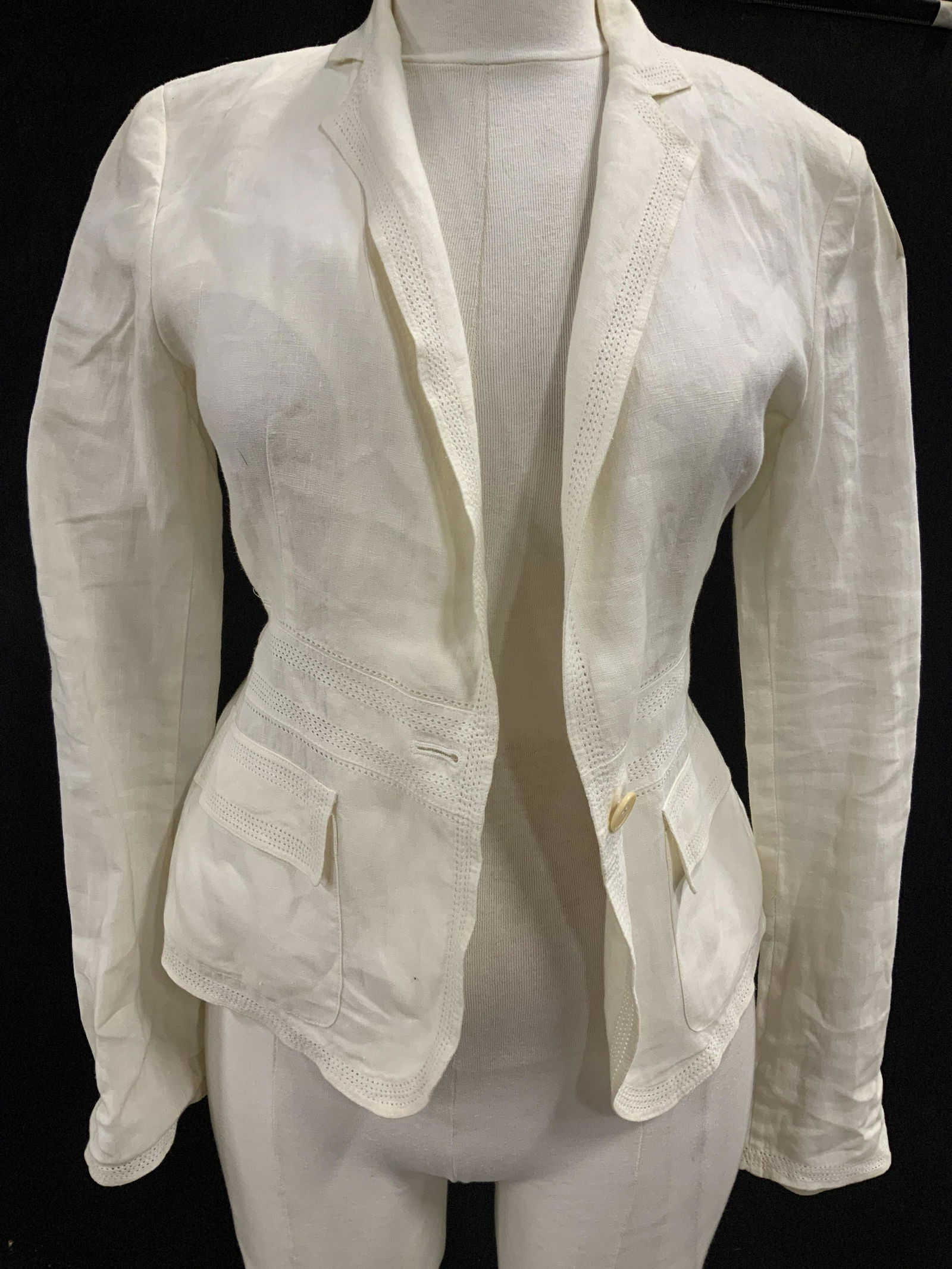 DKNY Luxury Designer White Linen Jacket: Luxury brand fashion, designer fashion , DKNY, light weight Cream white toned all linen jacket, size 2
