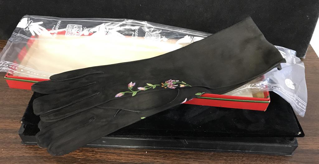 Vintage ladies Leather Gloves,: Vintage Ladies long leather Gloves with floral design, size 6, in original box, marked SAKS Fifth Avenue, Roger Fare, Ladies Luxury Accessories, Ladies Leather goods, Ladies Vintage Accessories, 5