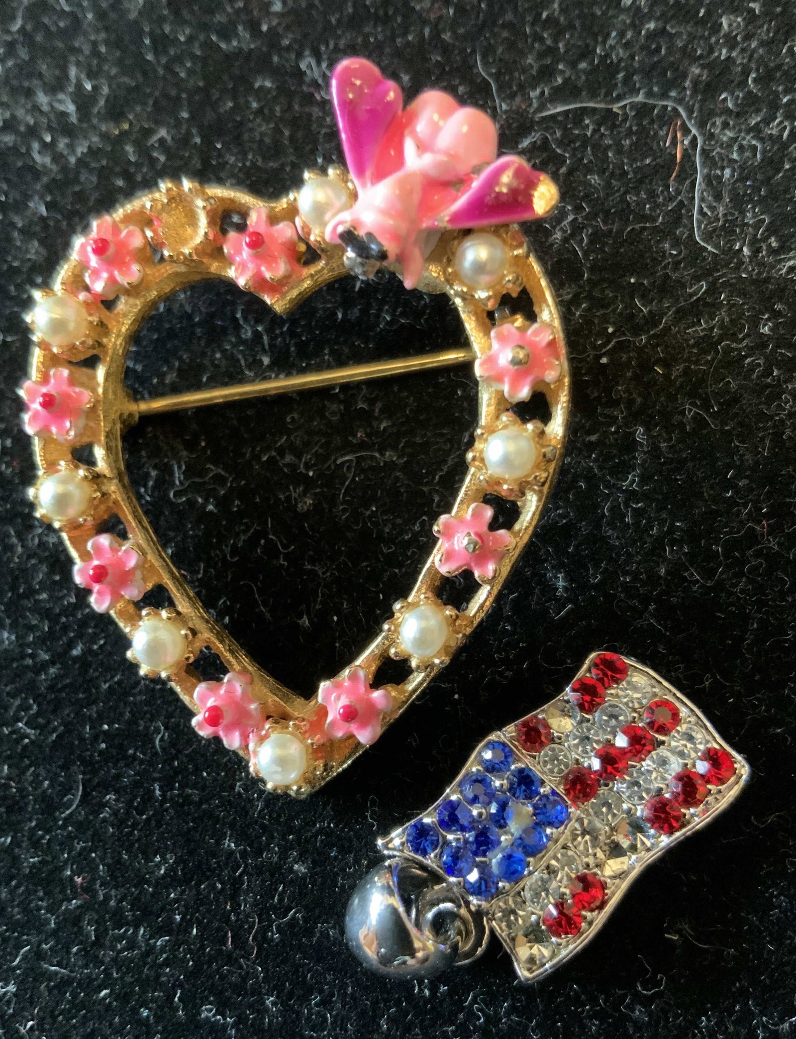 Pink Heart Pin w Bee and US Flag Pin: Brooch, spring fashion accessories heart measures 1.75 inches, costume jewelry, fashion jewelry, estate jewelry, fashion accessory, wearable , vintage jewelry, missing some rhinestones