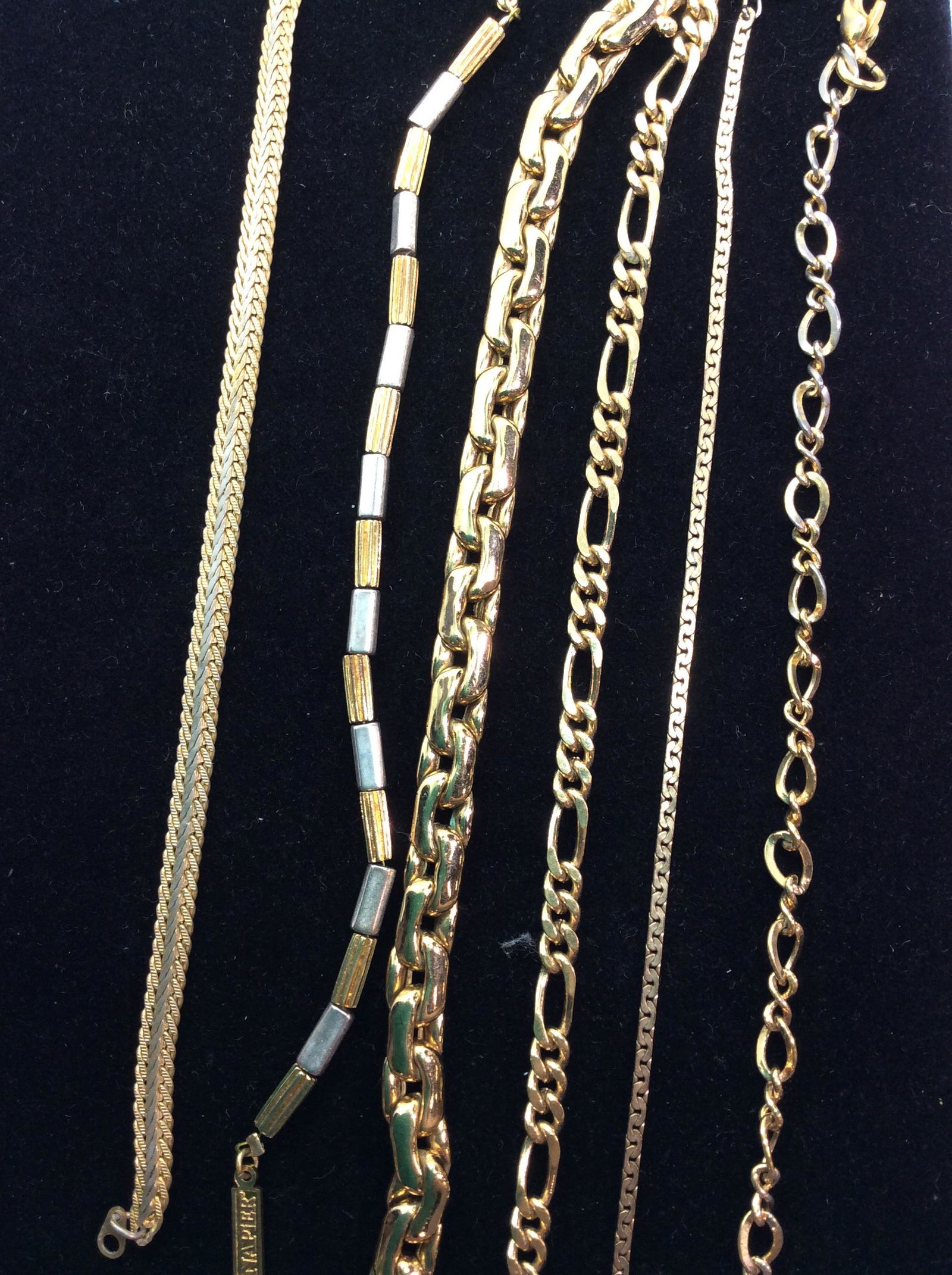 Lot 6 Contemporary & Vintage Gold Tone Bracelets: Chain Bracelets, including fashion brand NAPIER. C spring, lobster clasp, or secure snap. Polished metal, various chain link shapes. Longest 8.5 in. Shorted 6 3/4 in. Bracelets, Chain Bracelets, Fashi