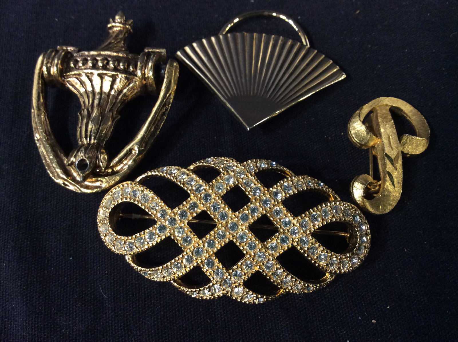 Lot 5 Gold Tone Brooches, Band, Scarf Clip: Hammered Metal Bangle, 10 mm wide, 2 1/8 in. Opening. Various brooches, Open diamond deco diamanté, app 2.5 in, MAMSELLE ‘letter’ P in script 1. 25 in, door knocker Pin 2 x 1.5 in. Asian Fan Scar