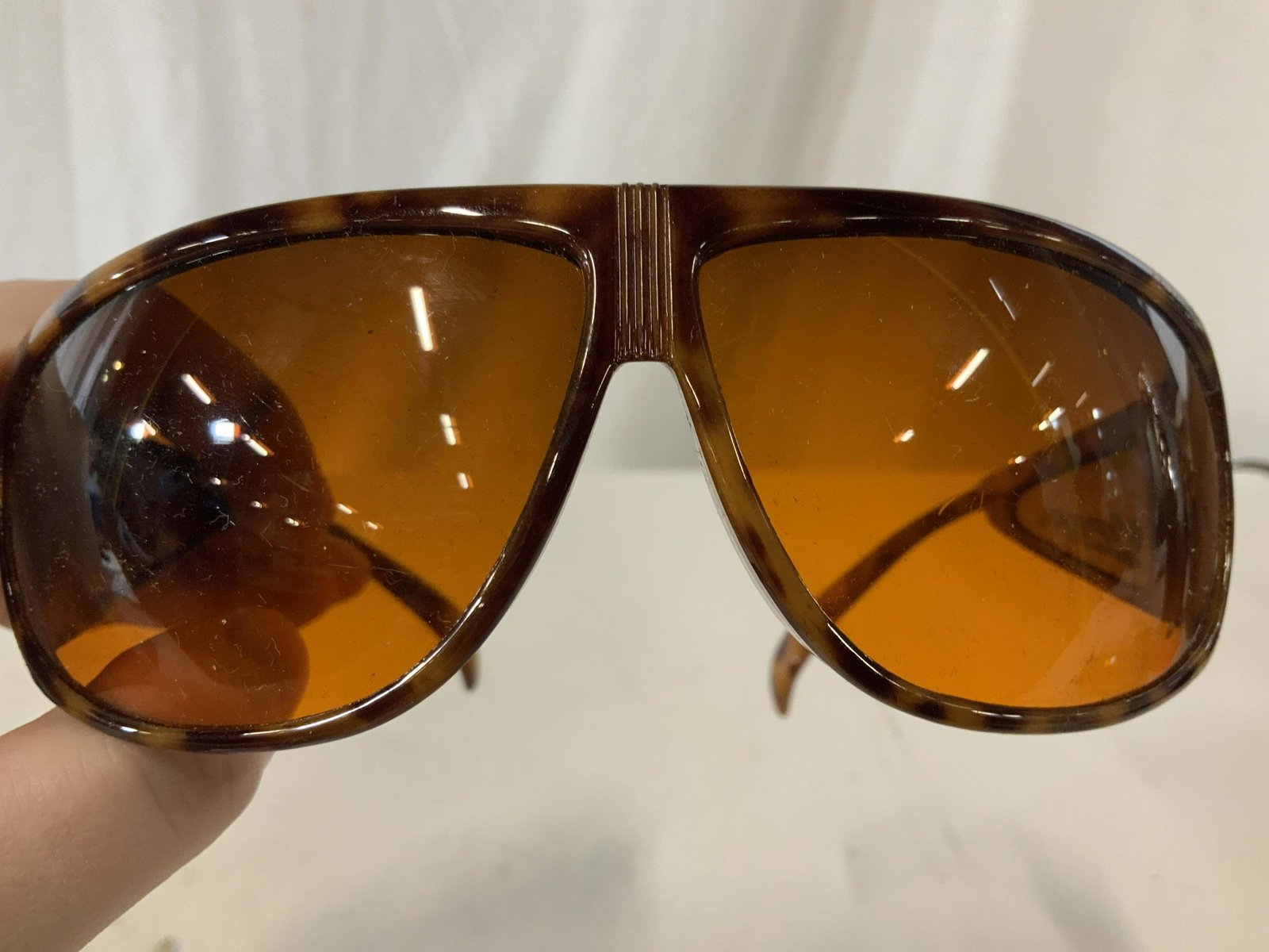 JOAN RIVERS brand sunglasses: Joan Rivers brand tortoise shell sunglasses, brown and orange turtle shell pattern, orange lenses as well as partial lenses running the side of the the temple to protect peripheral vision. Vertical ca