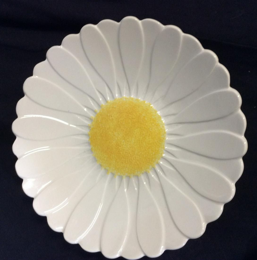 GIEN Set of 8 Porcelain Daisy Plates, France: Signed Vintage Daisy Flower Ceramic Plates, scalloped edges, Embossed petals, Painted Center. C 1950-1959. 9 in. Underside hallmarked GIEN FRANCE with Castle Symbol. Very Good condition consistent wit