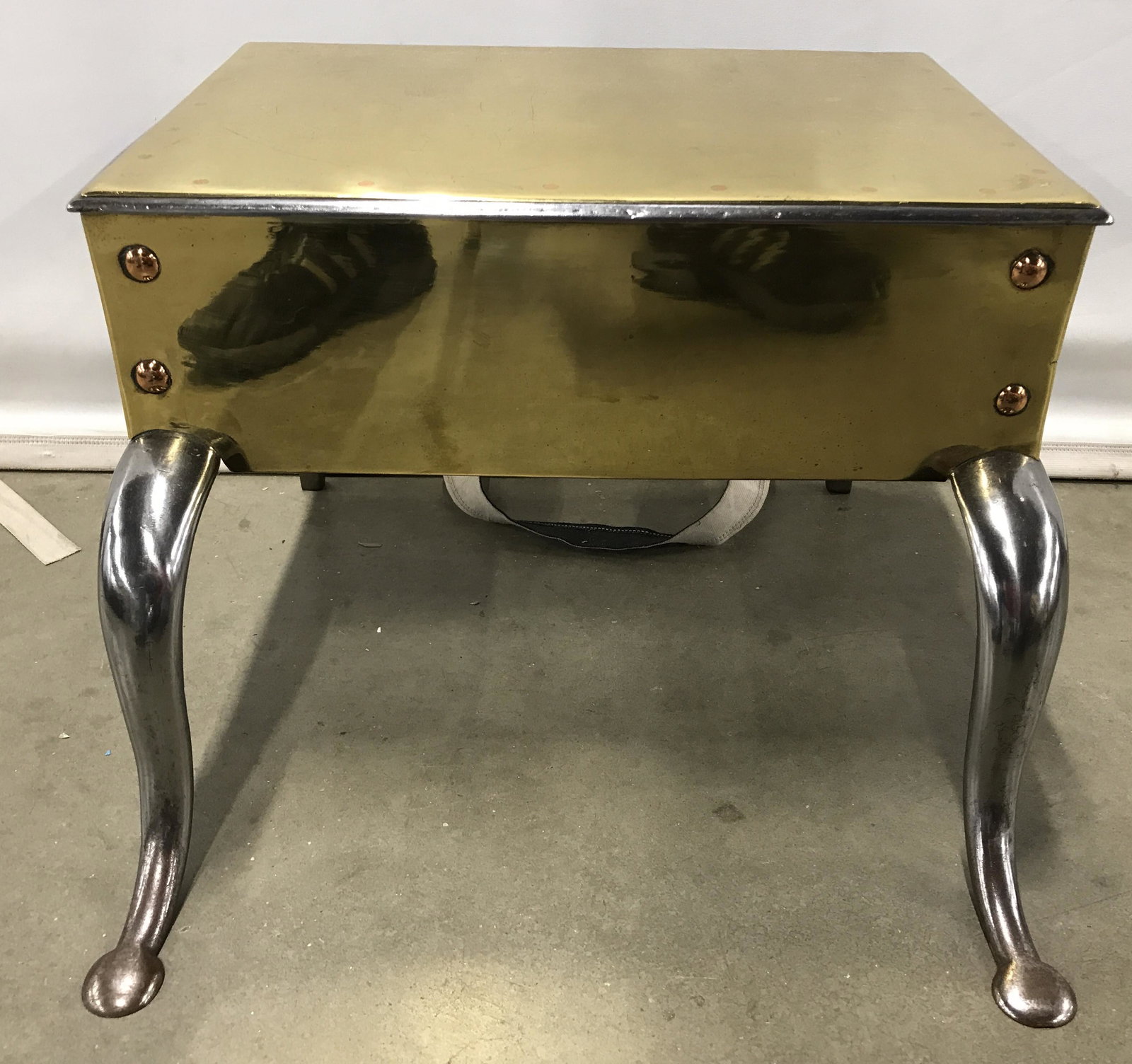 Antique Brass & Iron Fireplace Stool: poss vintage, possibly antique, fireplace stool. The piece is crafted from brass and cast iron. The legs The piece measures approx 12 inches H, and 17 inches W. wear consistent with age and use. Firep