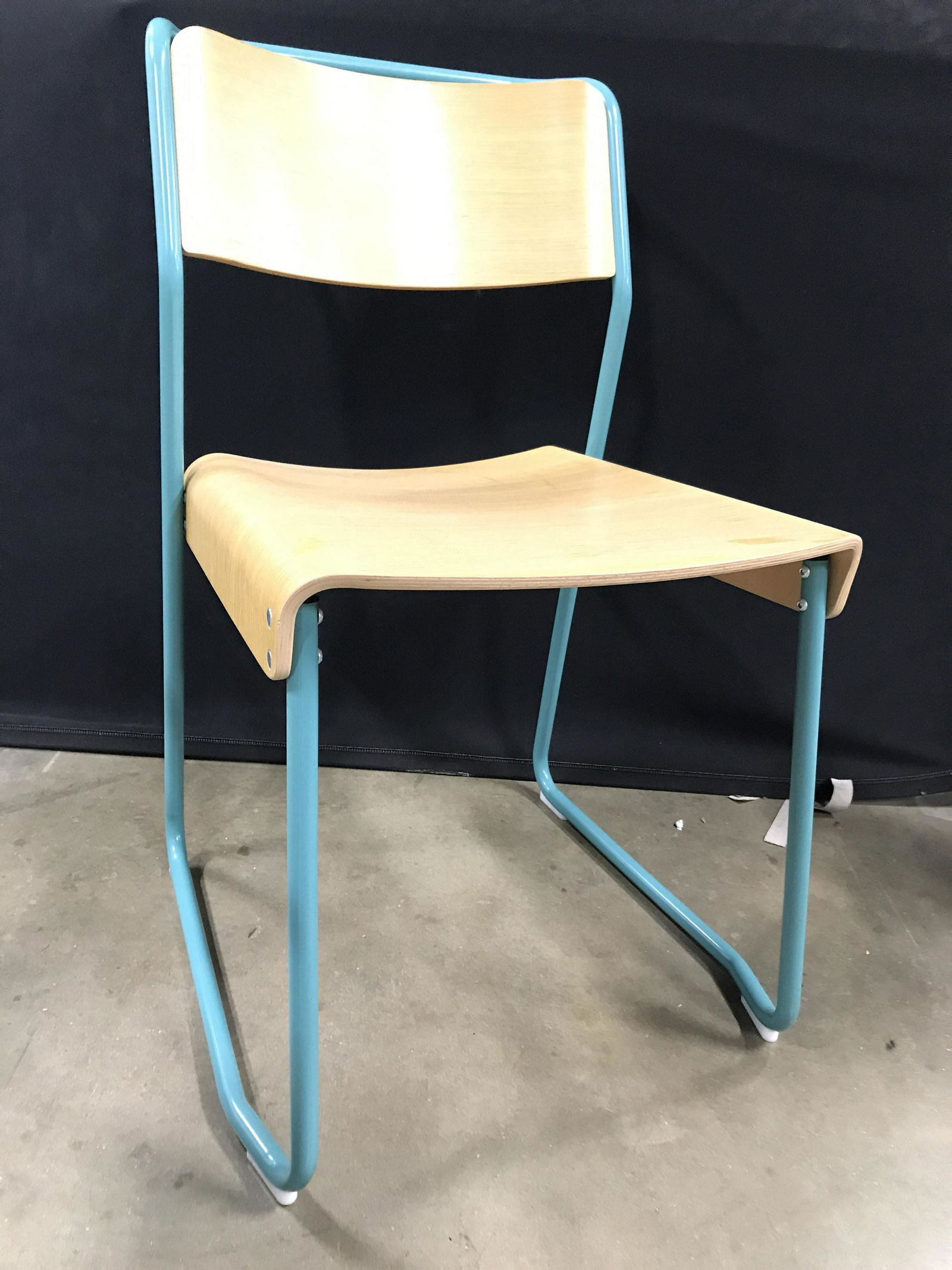 SET6 VG&P Mid Century Modern Side Chairs: SET of 6. Undersides have tags which read VG&P (VERY GOOD AND PROPER). Each chair has wooden backrest and seat. Frames of chairs are metal and teal tones. Each chair measures approximately 32 inches t
