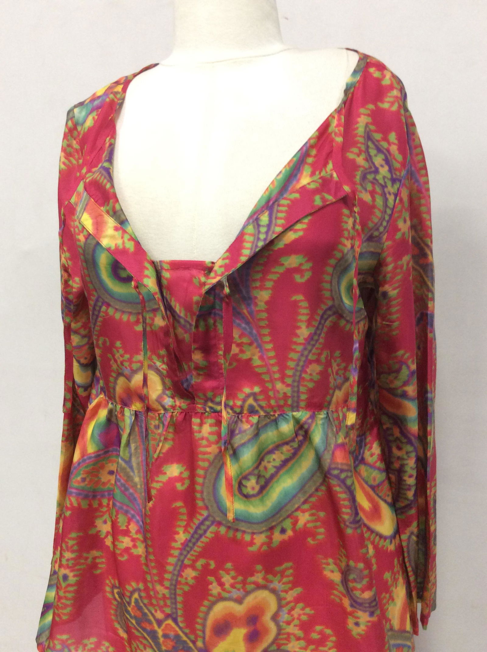 Silk ETRO Paisley Blouse, Milan Italy: Gorgeous vintage blouse, pink with blended colors of blue green, orange yellow. Designer Label affixed, size 44. Silk is very light. Perfect for outdoor beach evening. Luxury Italian Designer, ETRO Si