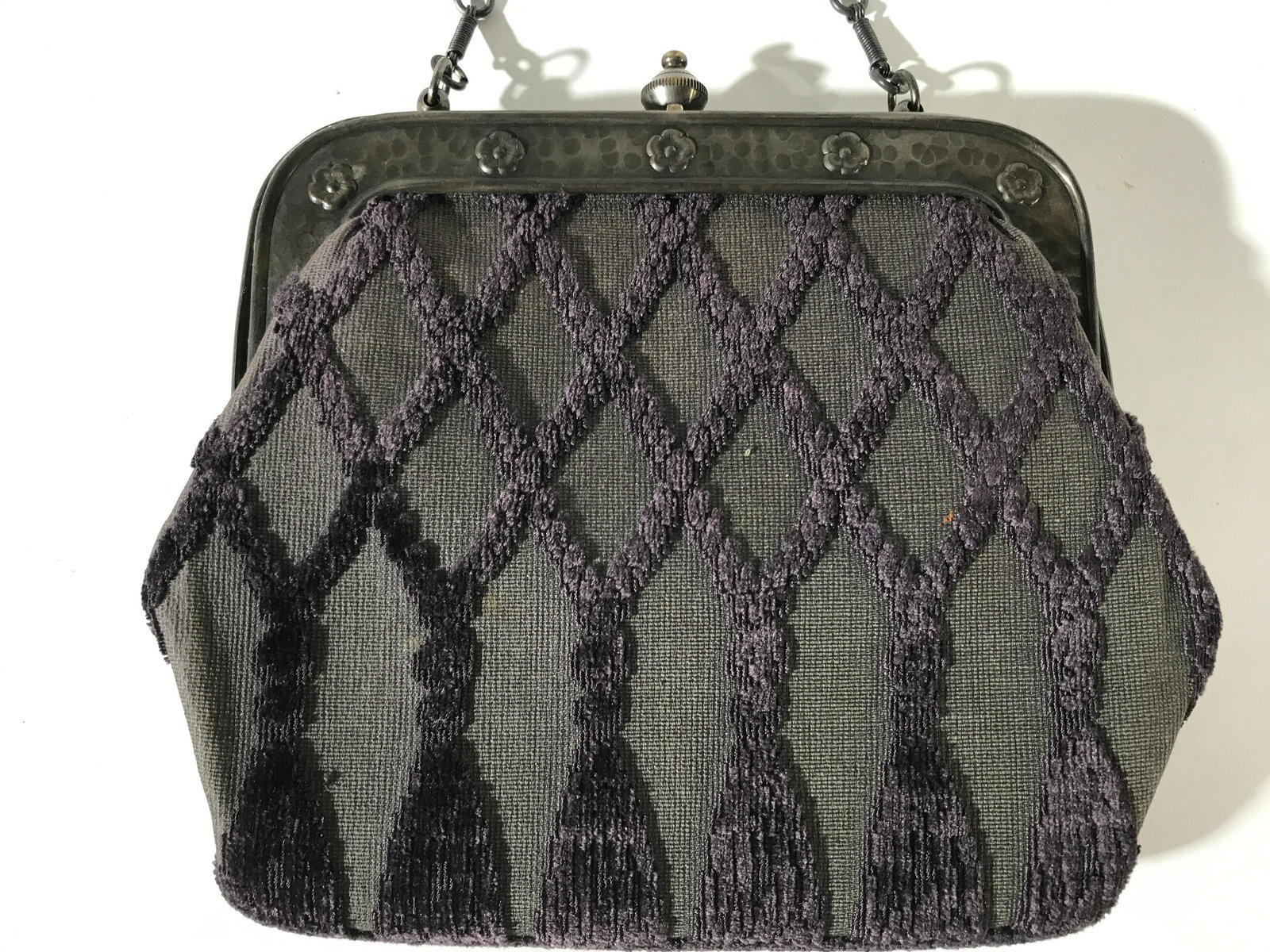 Antique Roberta Di Camerino Italian Purse: Antique Robert Di Camerino Italian purse, purse is made of a thick brown fabric with purple velvet accents, top of purse is made of a bronze toned metal with a pull clasp, a long metal chain is attach