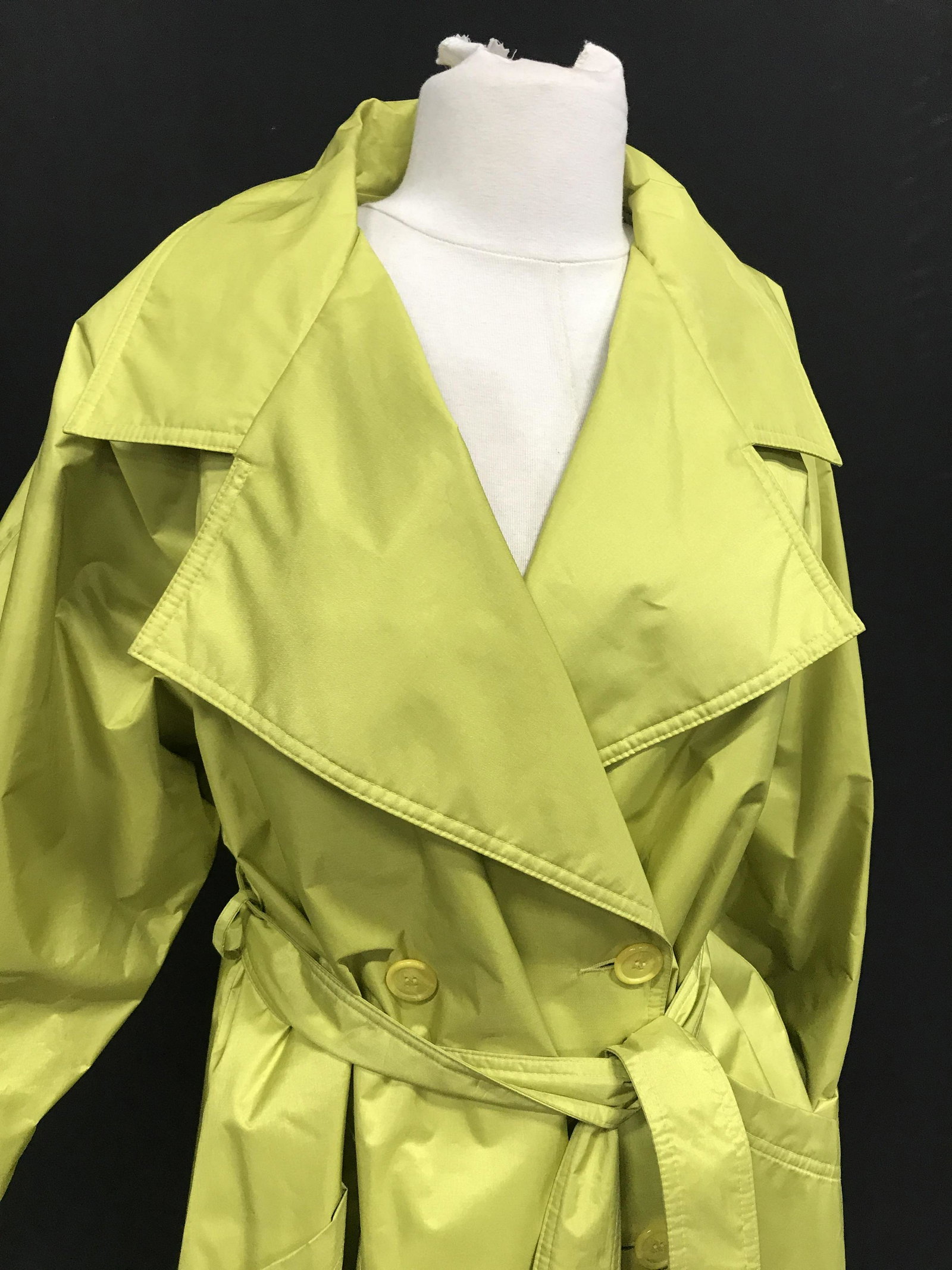 Nuage HENRI BENDEL Chartreuse Rain Coat: Size med. Label reads NUAGE Henri Bendel, trench/ rain coat, 60% rubber, 40% polyester, lining acetate. double breasted, looped belt, front pockets, 42 in long, tuxedo shawl collar. Luxury Designer Tr