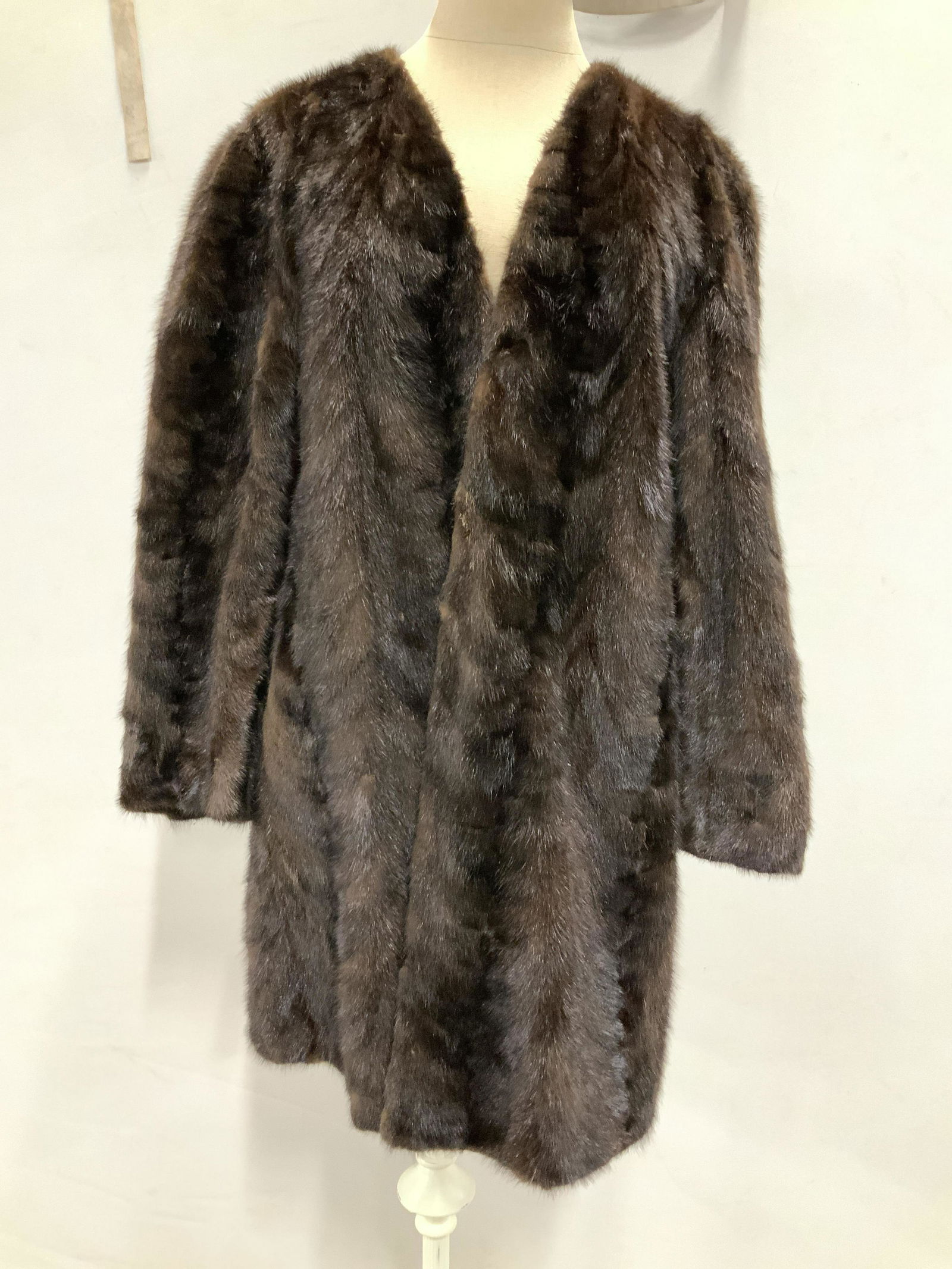 Vintage Light Weight Mink Fur Jacket: Fits size medium, mink jacket, fur jacket, snap closures, vintage luxury fashion fits size medium, silk lined
