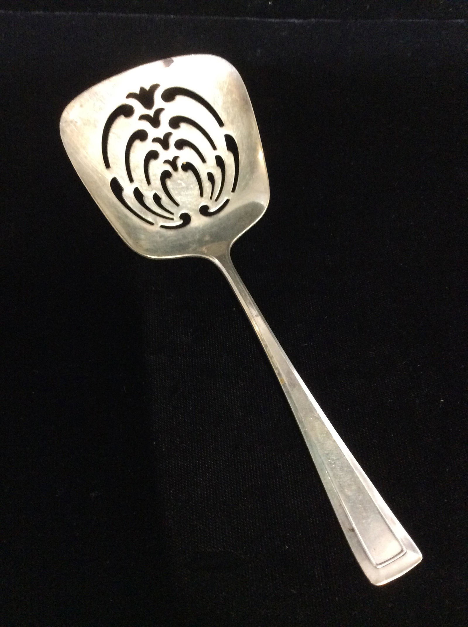 R W& S Sterling Silver Serving Pierced Spoon: Vintage, possibly antique spoon. Sterling silver. R W & S ( Wallace Sterling’s) with deer hallmark. 6 x 2 1/4 in. 1.11 ozt Hollowware Serving Spoon, Sterling Flatware, Wallace Sterling, Sterling Sil