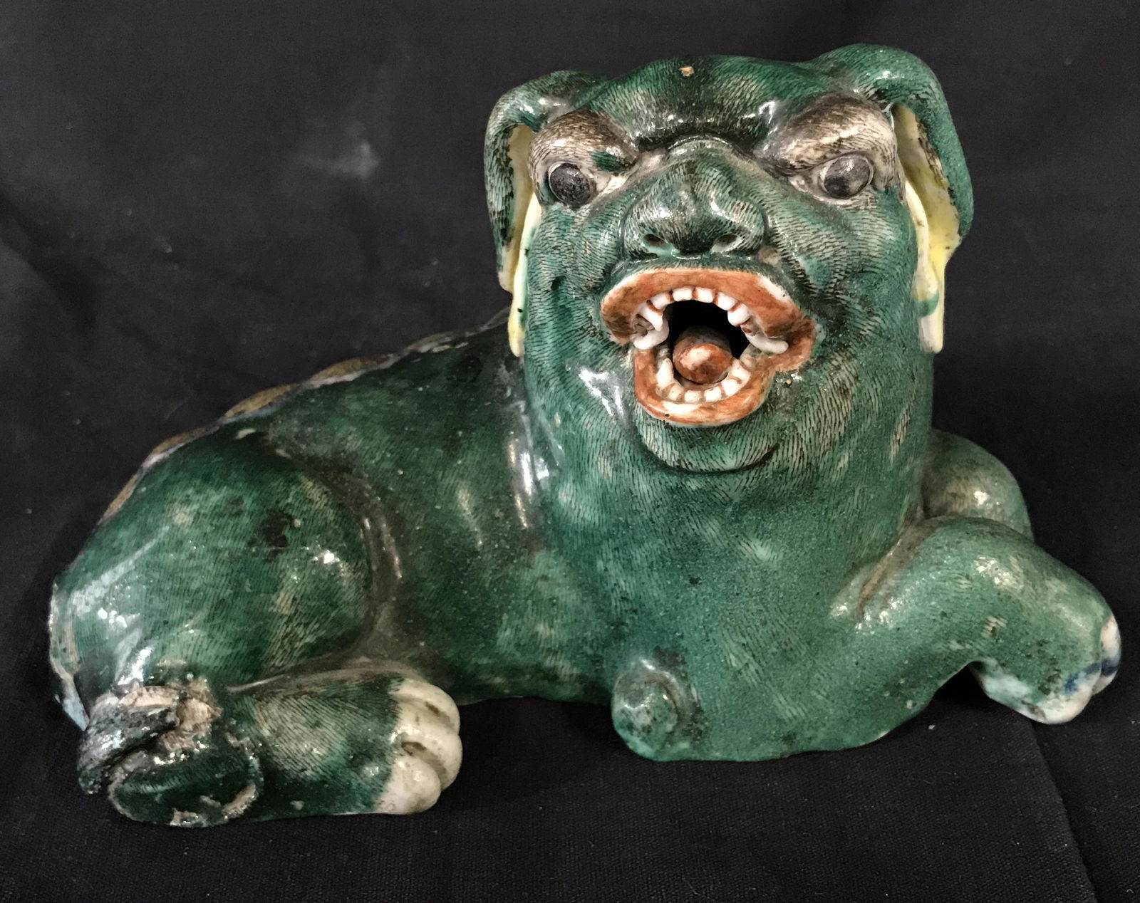 Chinese Green Foo Dog Porcelain Statue: Chinese green foo dog porcelain statue, no apparent signatures or stamps, subject depicts the head of a dog possibly a dragon with a spine of scales going down the back and lionesque feet, fur lines h