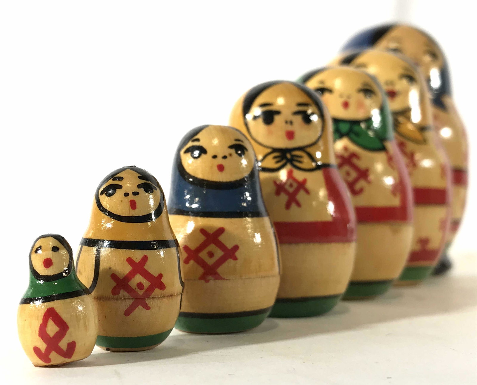 Set 7 Russian Nesting Dolls: Lot includes 7 Russian nesting dolls. Each appear to be hand painted. Russian dolls, nesting dolls, Russian nesting dolls, Matryona, wooden dolls, wooden nesting dolls. collectible, arts and crafts, d