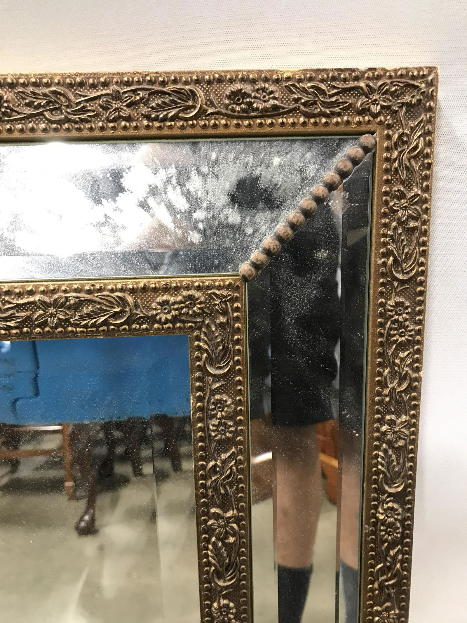 THE BOMBAY COMPANY VENETIAN Beveled Wall Mirror: Backside of piece has tag which reads THE BOMBAY COMPANY VENETIAN MIRROR. Mirror is has gold toned frame with ornate floral leaf and vine detail. Mirror is vintage possibly antique. Mirror is beveled.