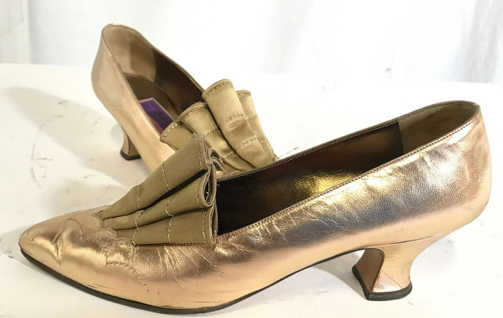 SUSAN BENNIS WARREN EDWARDS Women’s Heels Size 6.5: Heels have copper and gold tones. Label reads SUSAN BENNIS WARREN EDWARDS. Shoes have pointed toes and frilled detail. Heels are 2 inches high. Heels are size 6.5. Shoes appear to possibly be handmade
